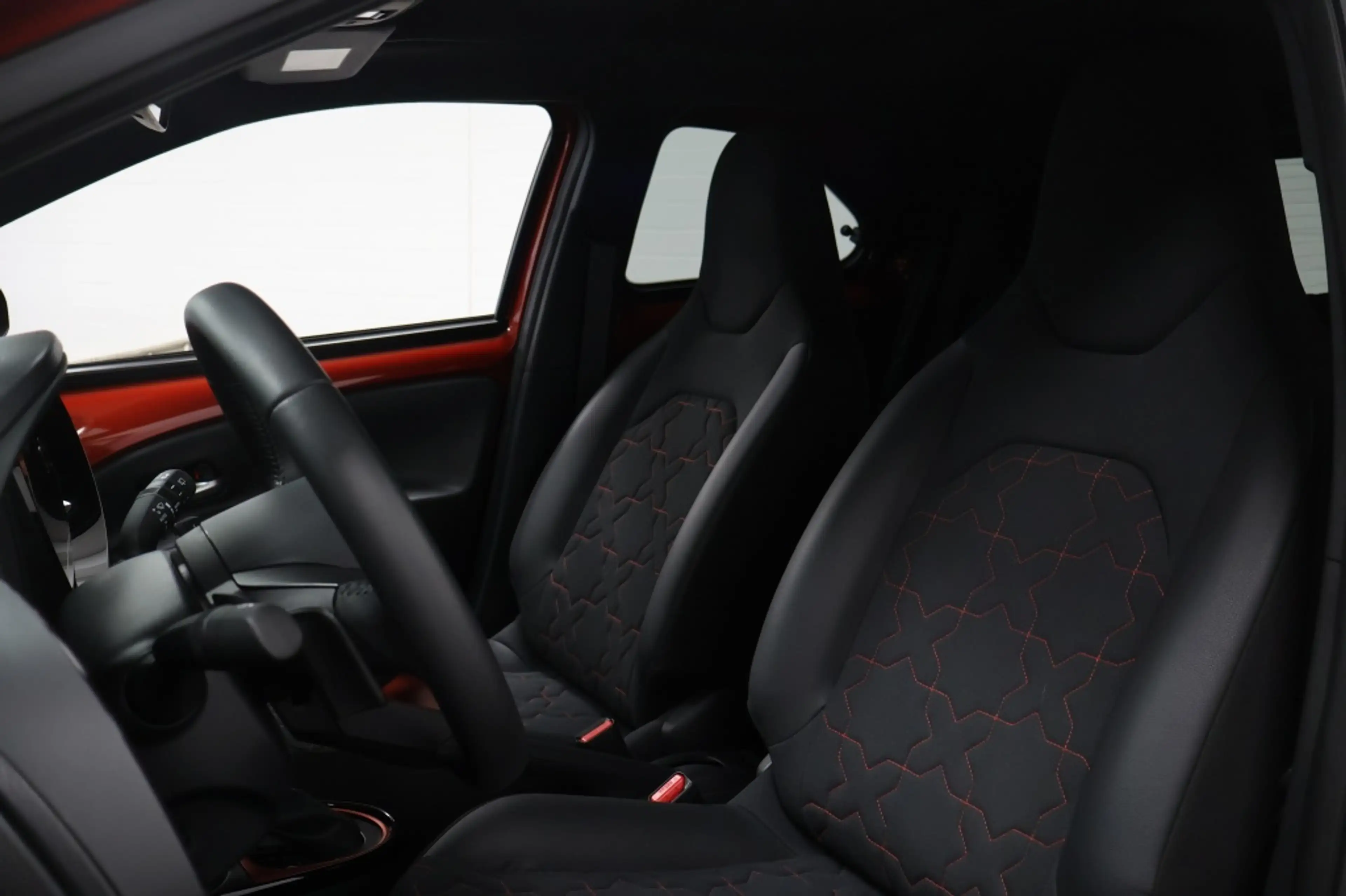 Toyota Aygo X 1.0 VVT-i AUT Premium | Open Dak | Cabrio — photo 8