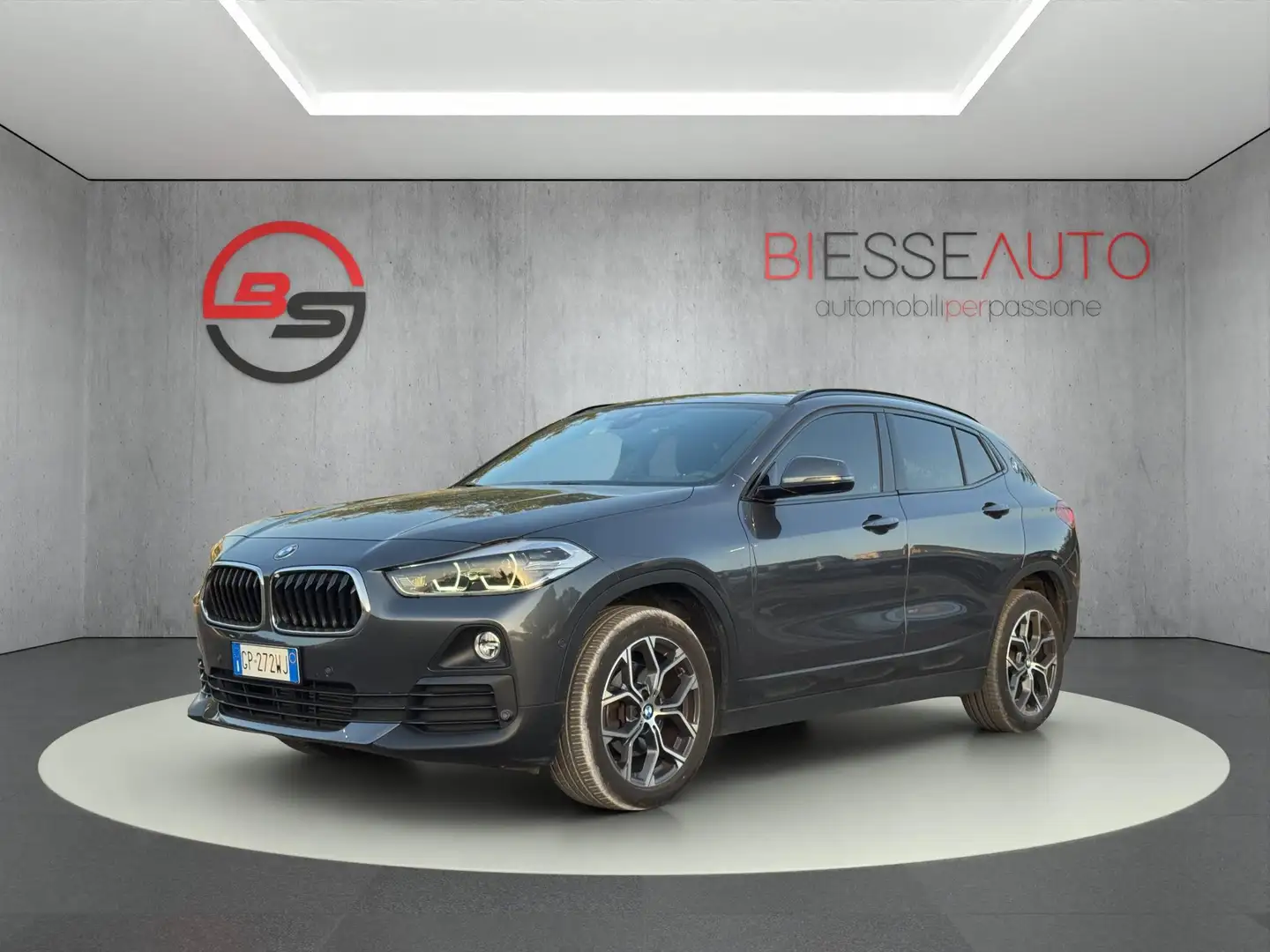 BMW X2 sdrive18d Msport X auto Grijs - 1