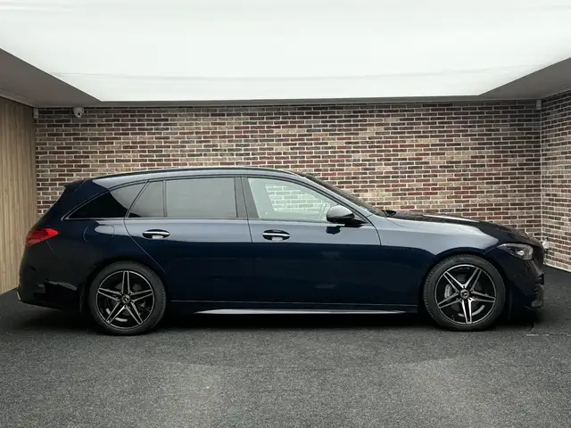 Mercedes-Benz C Class view 4