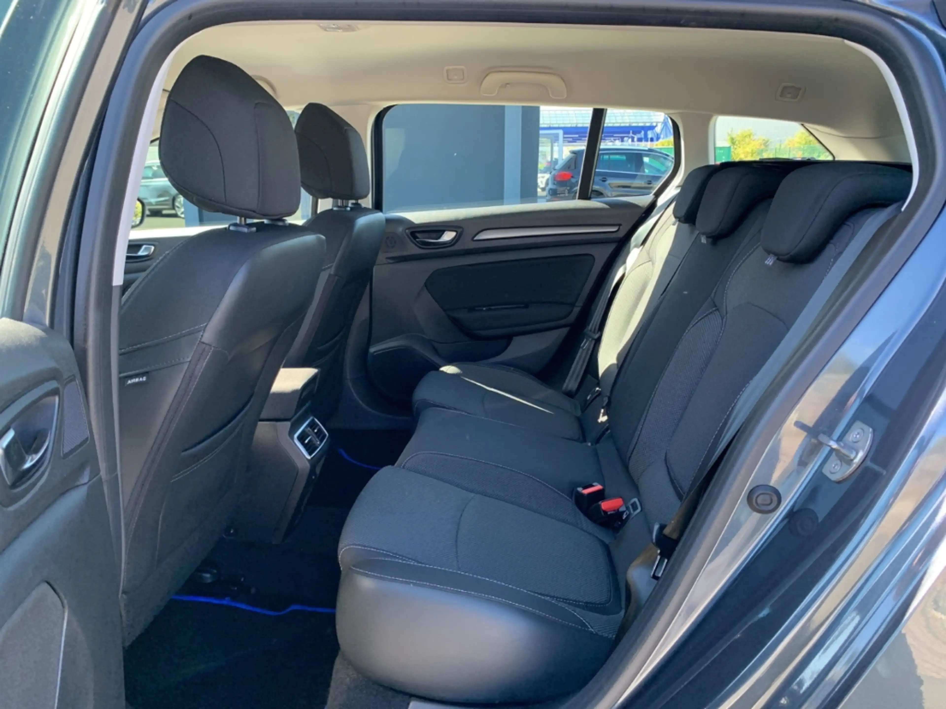 Renault Megane IV GRANDTOUR 1.5 dCI 115 EQUILIBRE Equilibre KAMER — photo 11