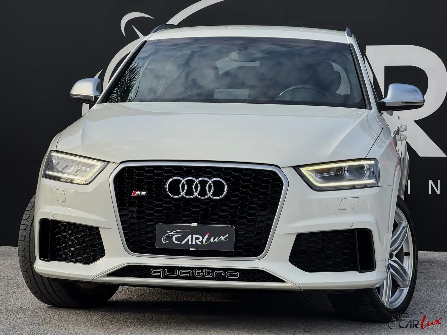 Audi RS Q3 2.5 TFSI Quattro S-tronic 310CV Bílá - 1