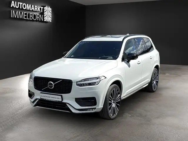 Volvo XC90 view 3
