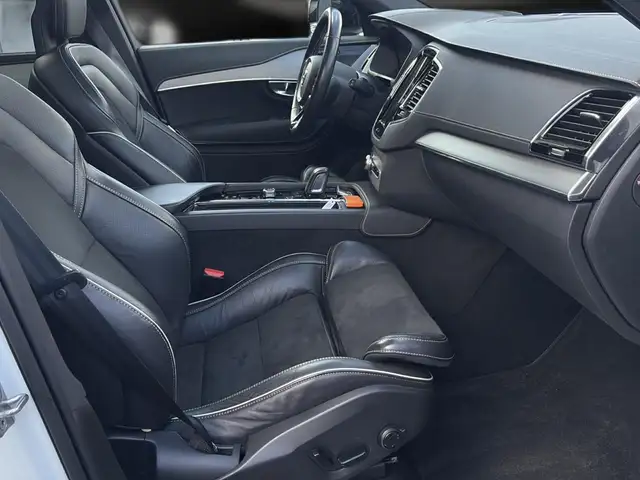 Volvo XC90 view 15