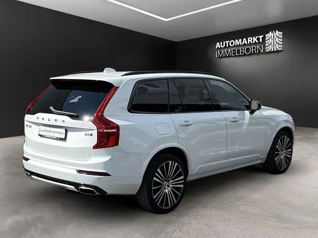Volvo XC90 view 8