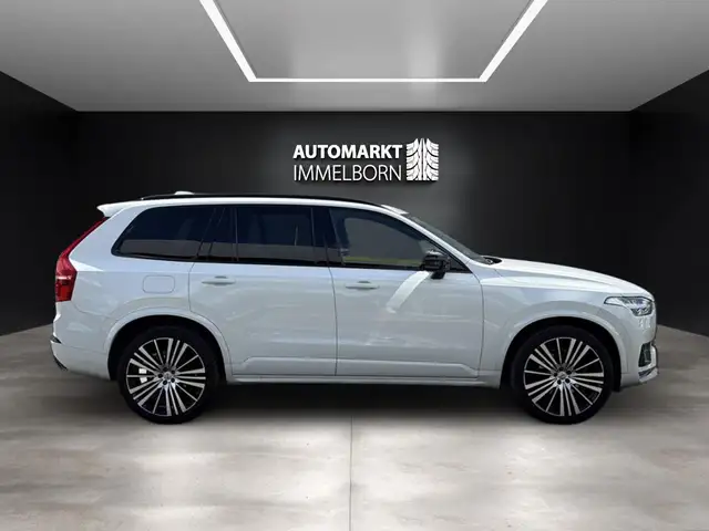 Volvo XC90 view 11