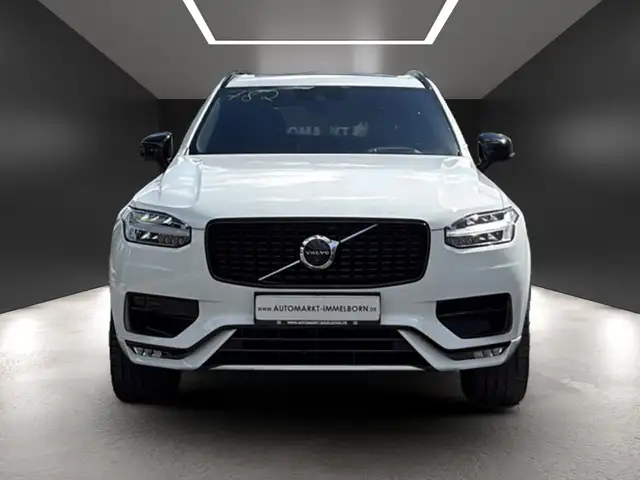 Volvo XC90 view 9
