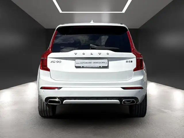 Volvo XC90 view 10