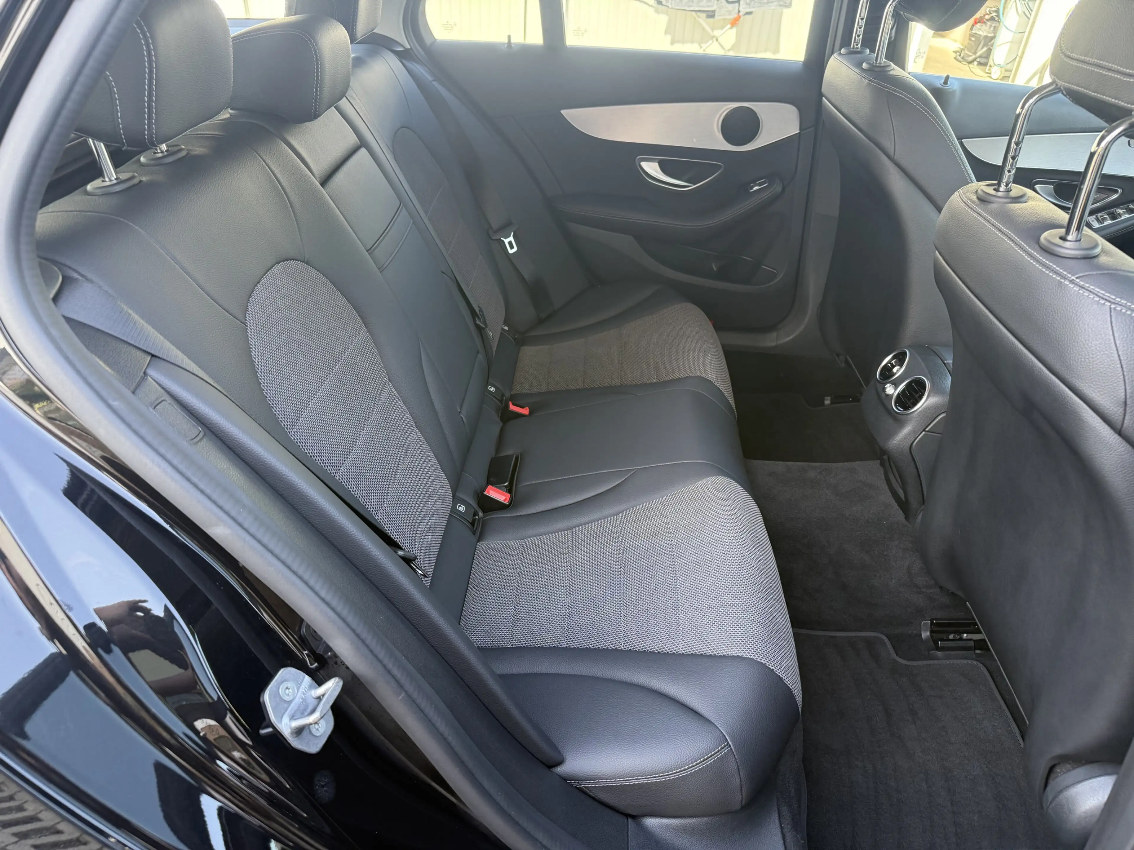 Mercedes-Benz C 400 T 4Matic LED+CARPLAY+SITZHEIZUNG+R-KAMERA — photo 15