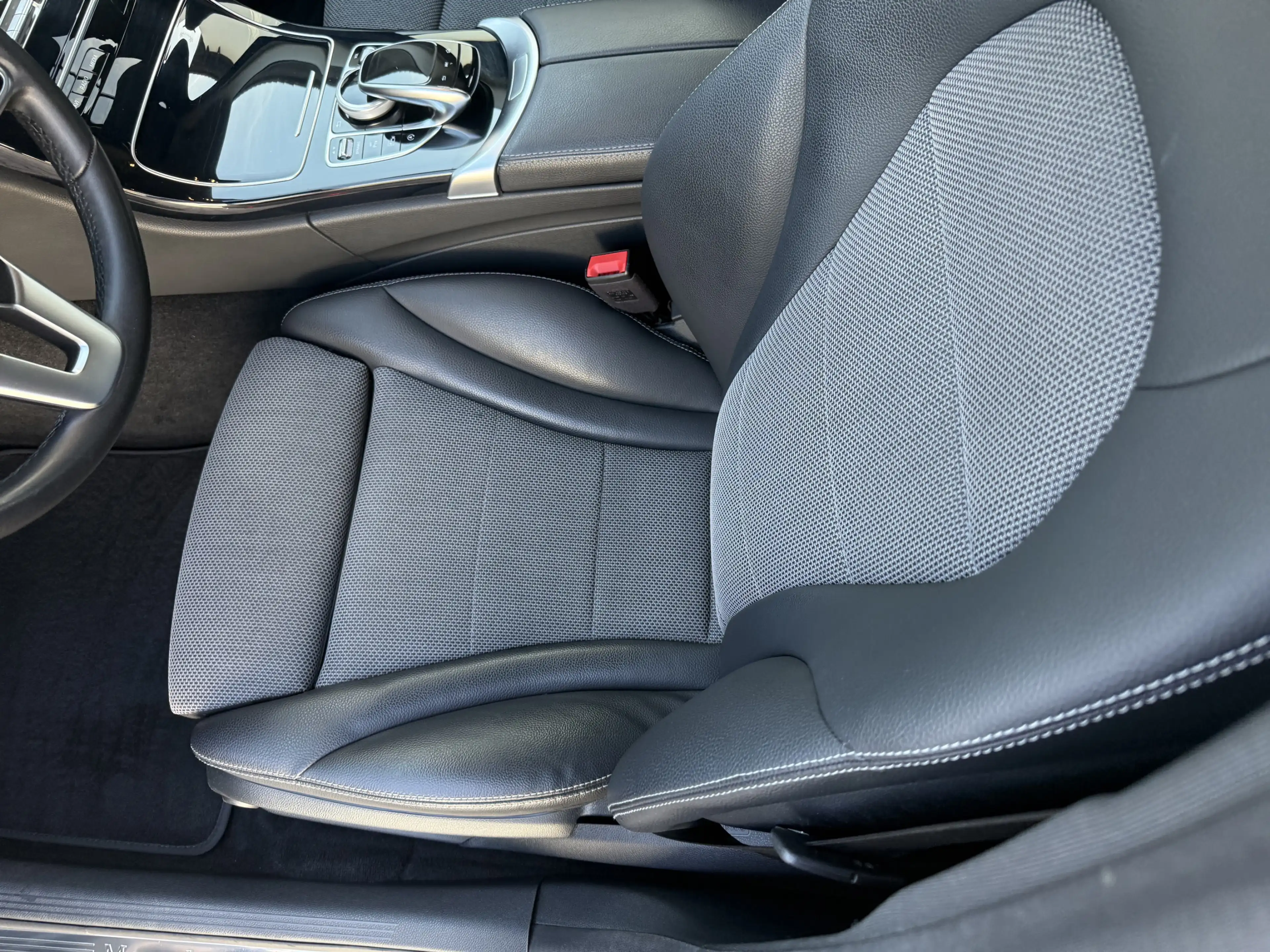 Mercedes-Benz C 400 T 4Matic LED+CARPLAY+SITZHEIZUNG+R-KAMERA — photo 6