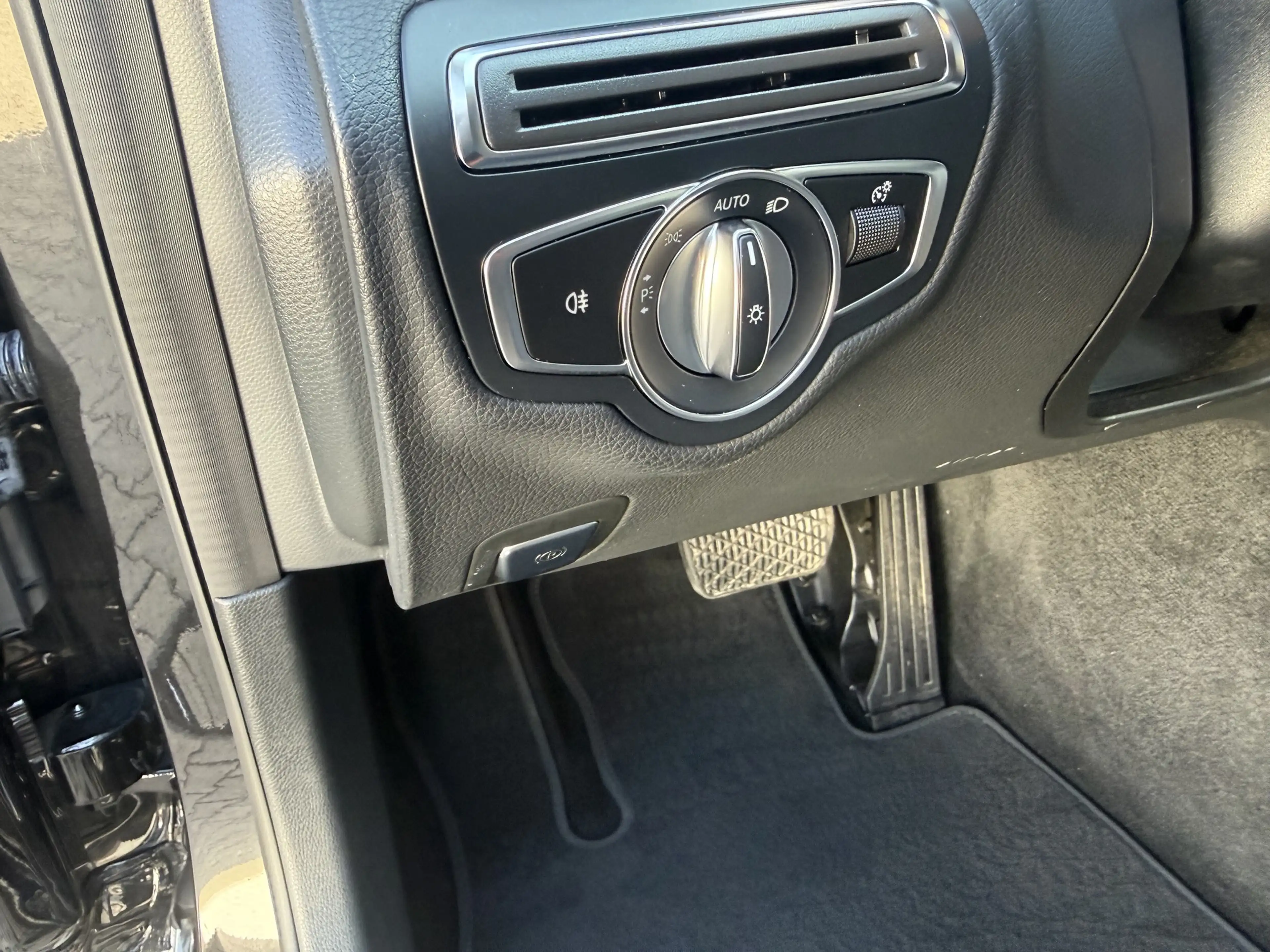 Mercedes-Benz C 400 T 4Matic LED+CARPLAY+SITZHEIZUNG+R-KAMERA — photo 9