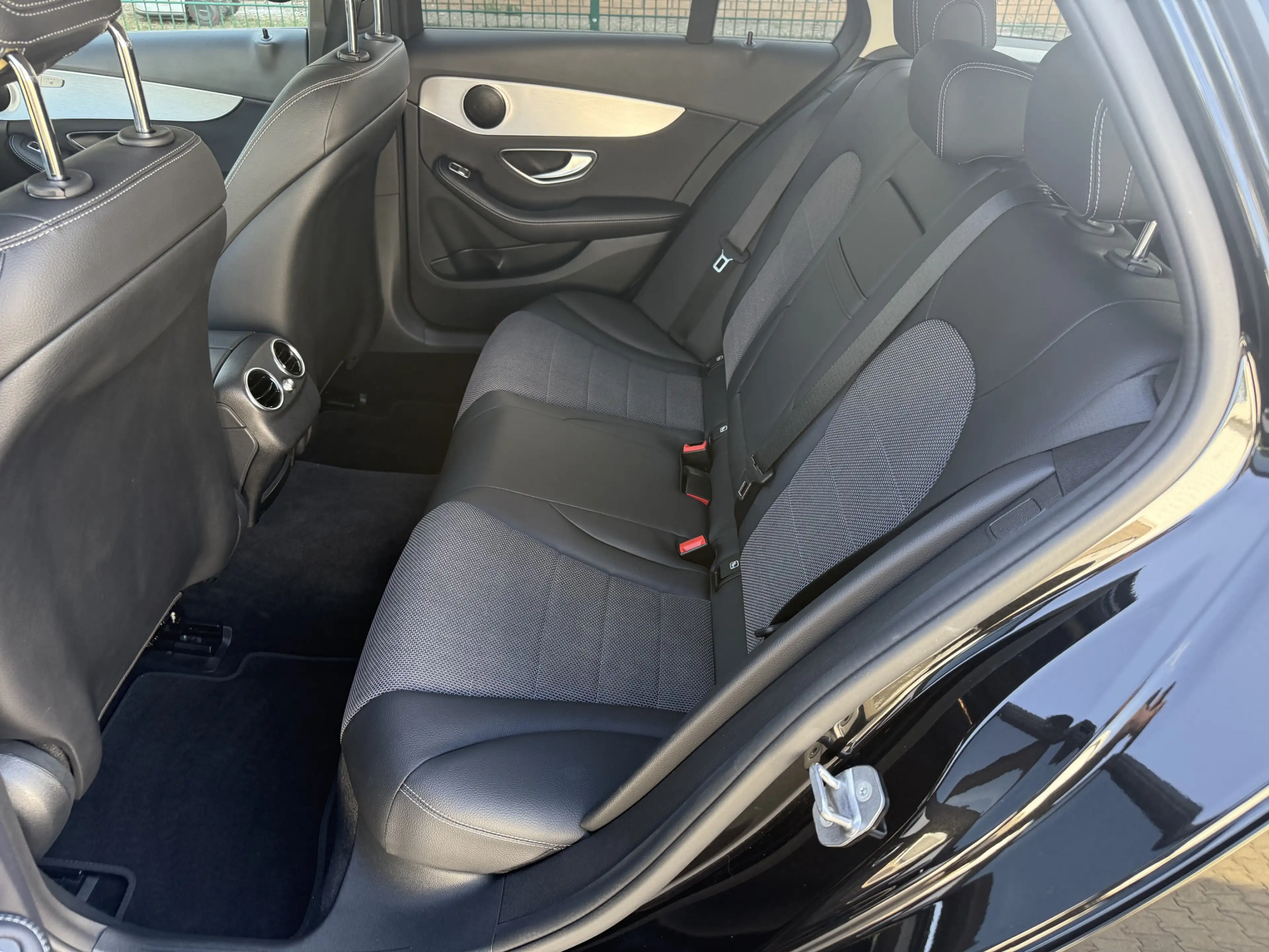 Mercedes-Benz C 400 T 4Matic LED+CARPLAY+SITZHEIZUNG+R-KAMERA — photo 12