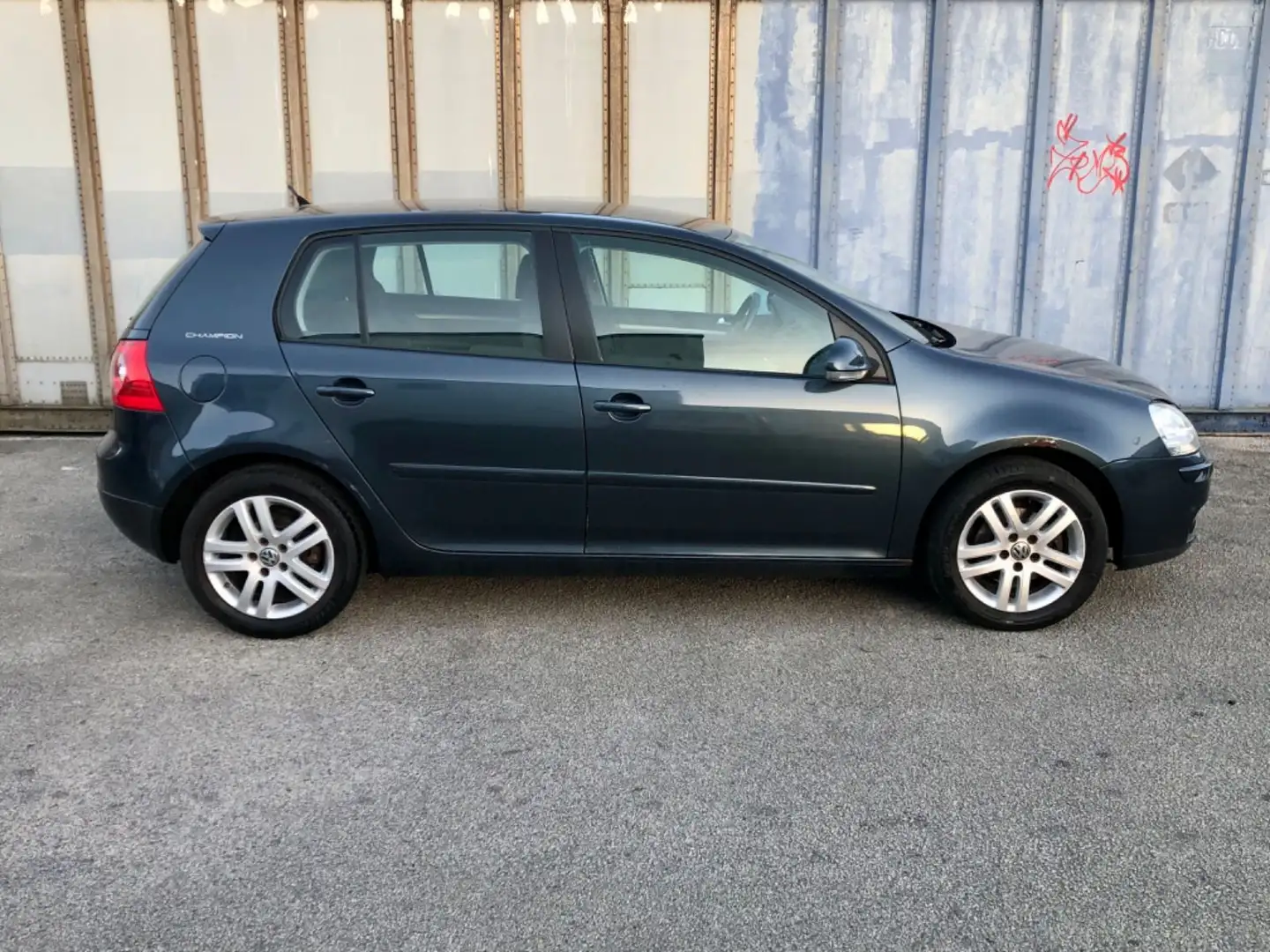 Volkswagen Golf V Lim. Tour Champion 1.6 Bleu - 2