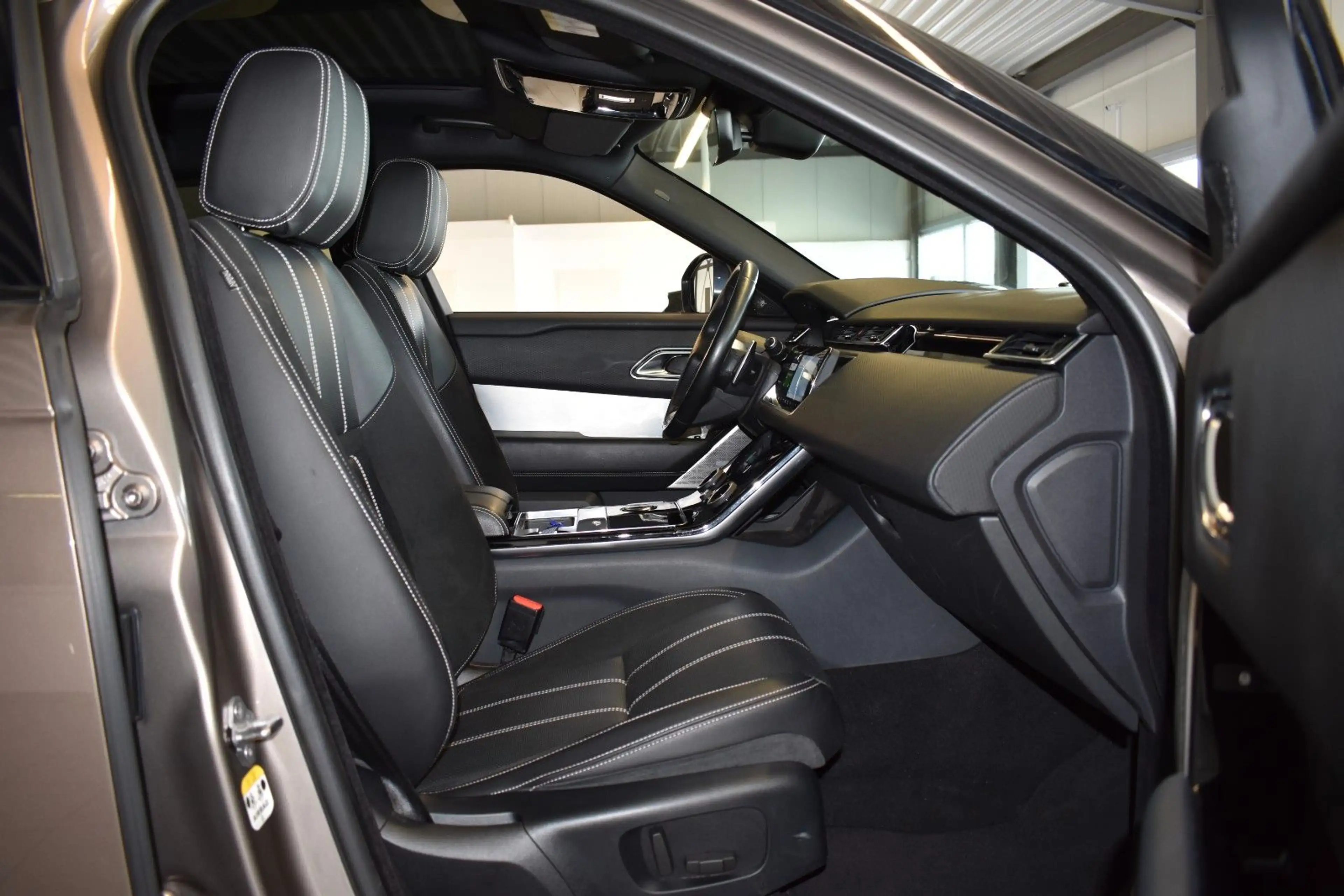 Land Rover Range Rover Velar R-Dynamic SE/LED/PANO/ — photo 11