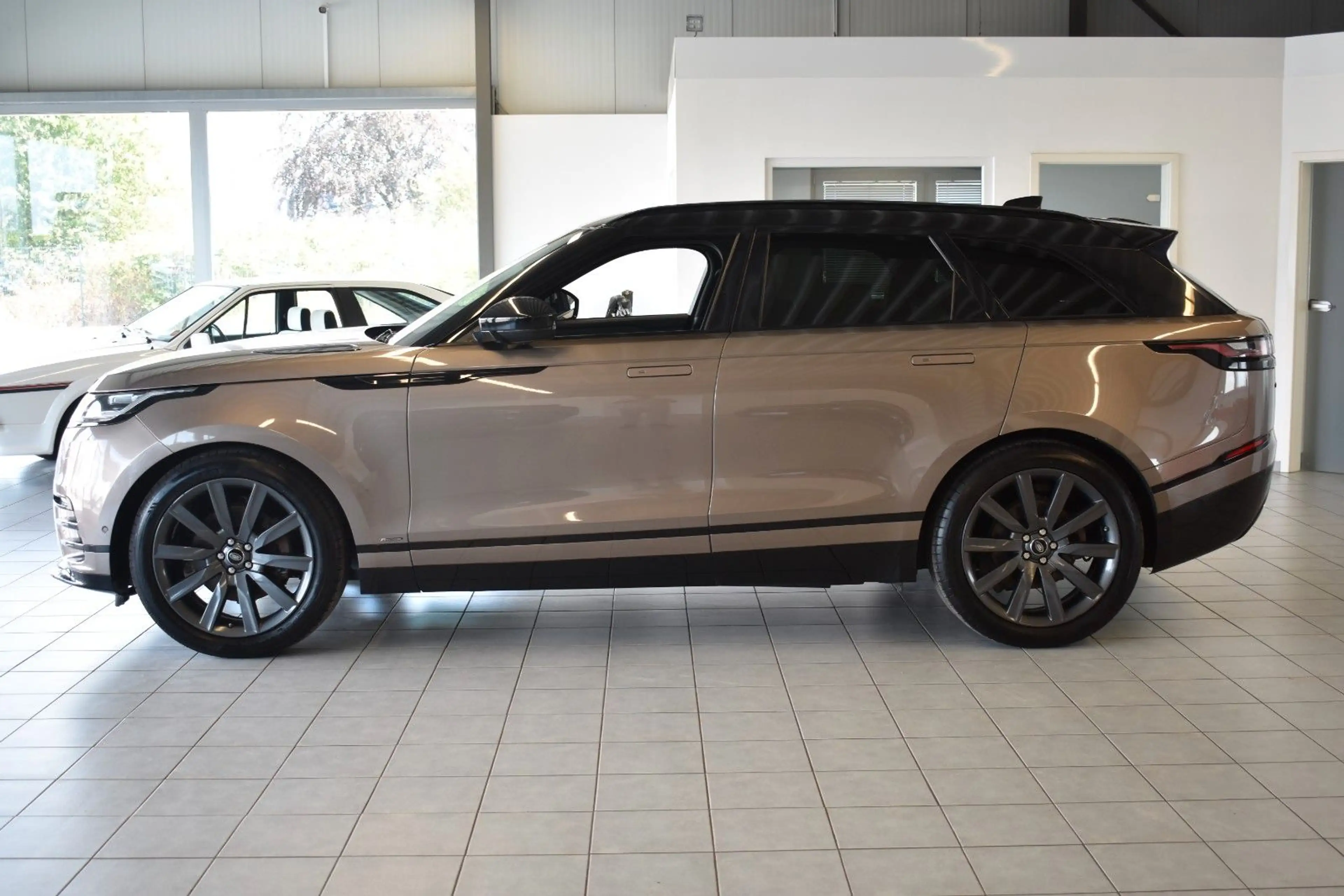 Land Rover Range Rover Velar R-Dynamic SE/LED/PANO/ — photo 5