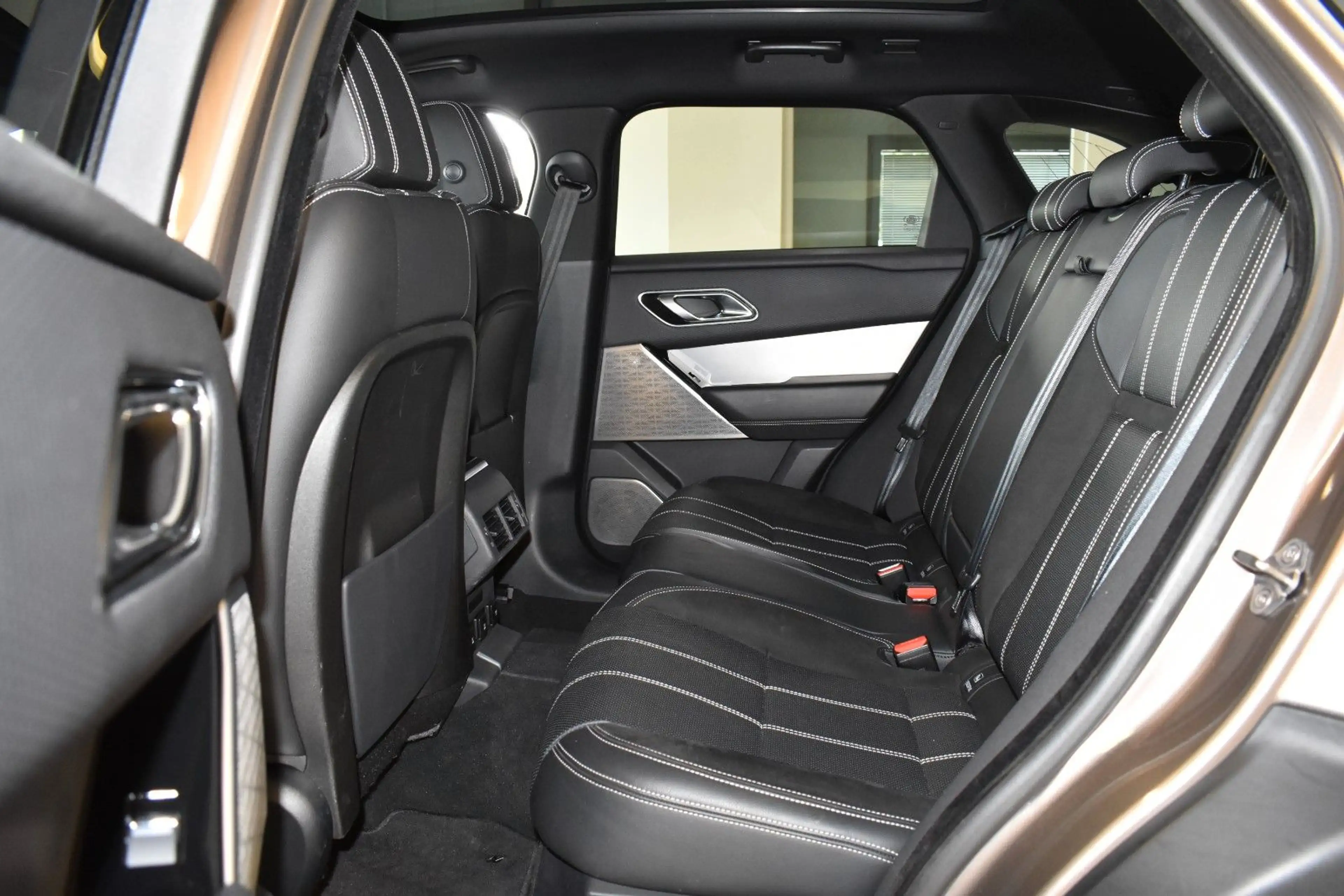 Land Rover Range Rover Velar R-Dynamic SE/LED/PANO/ — photo 13