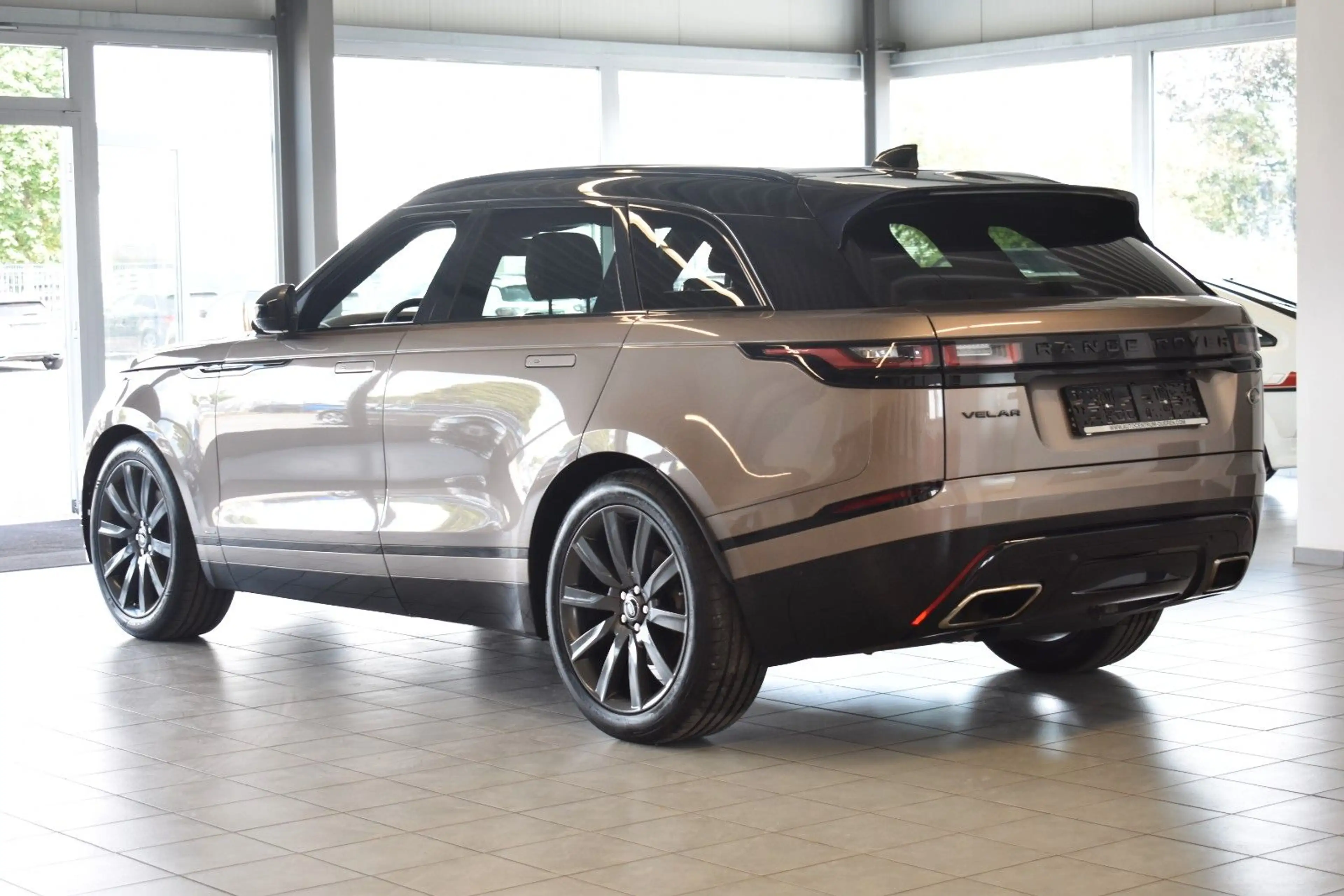 Land Rover Range Rover Velar R-Dynamic SE/LED/PANO/ — photo 6