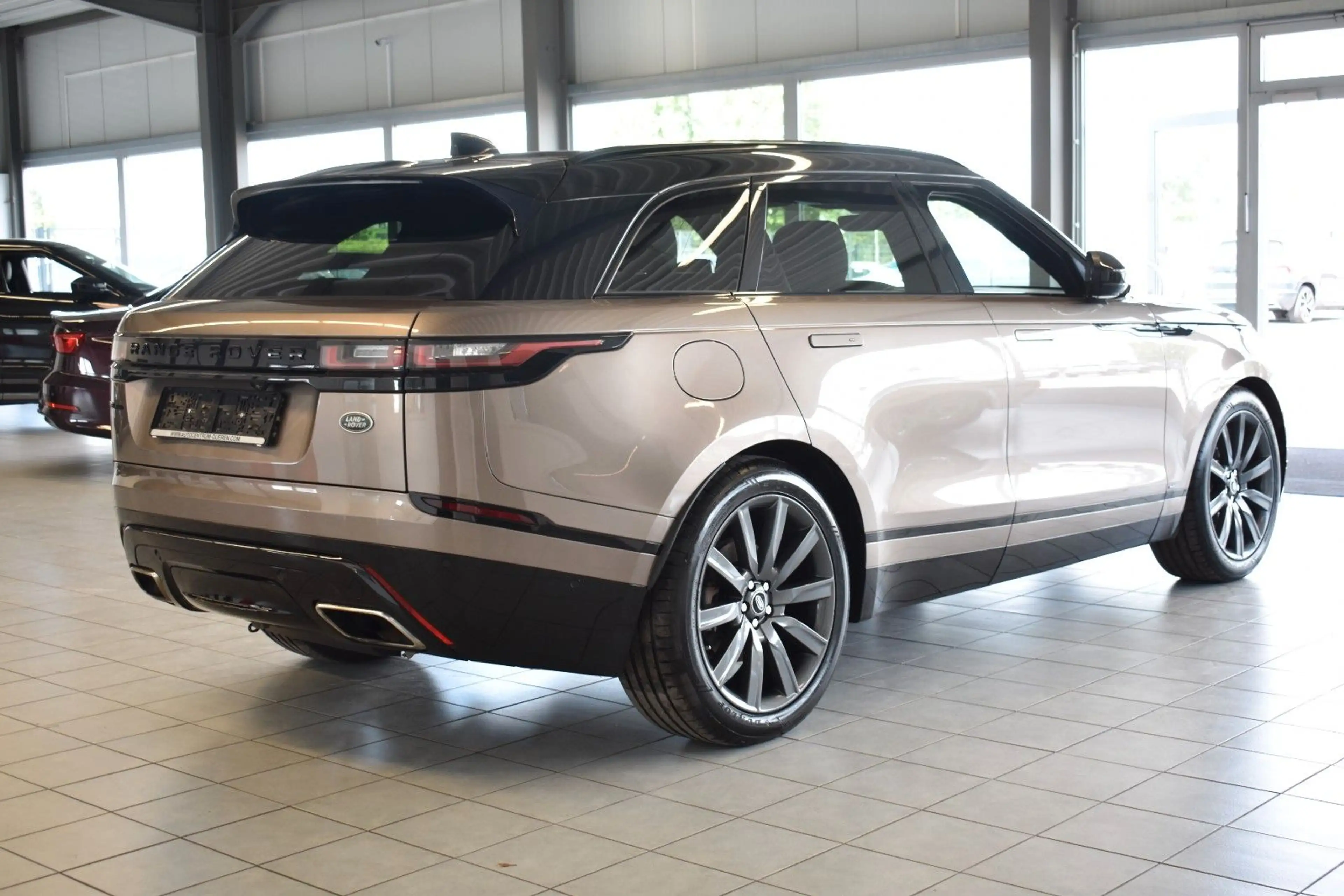 Land Rover Range Rover Velar R-Dynamic SE/LED/PANO/ — photo 8