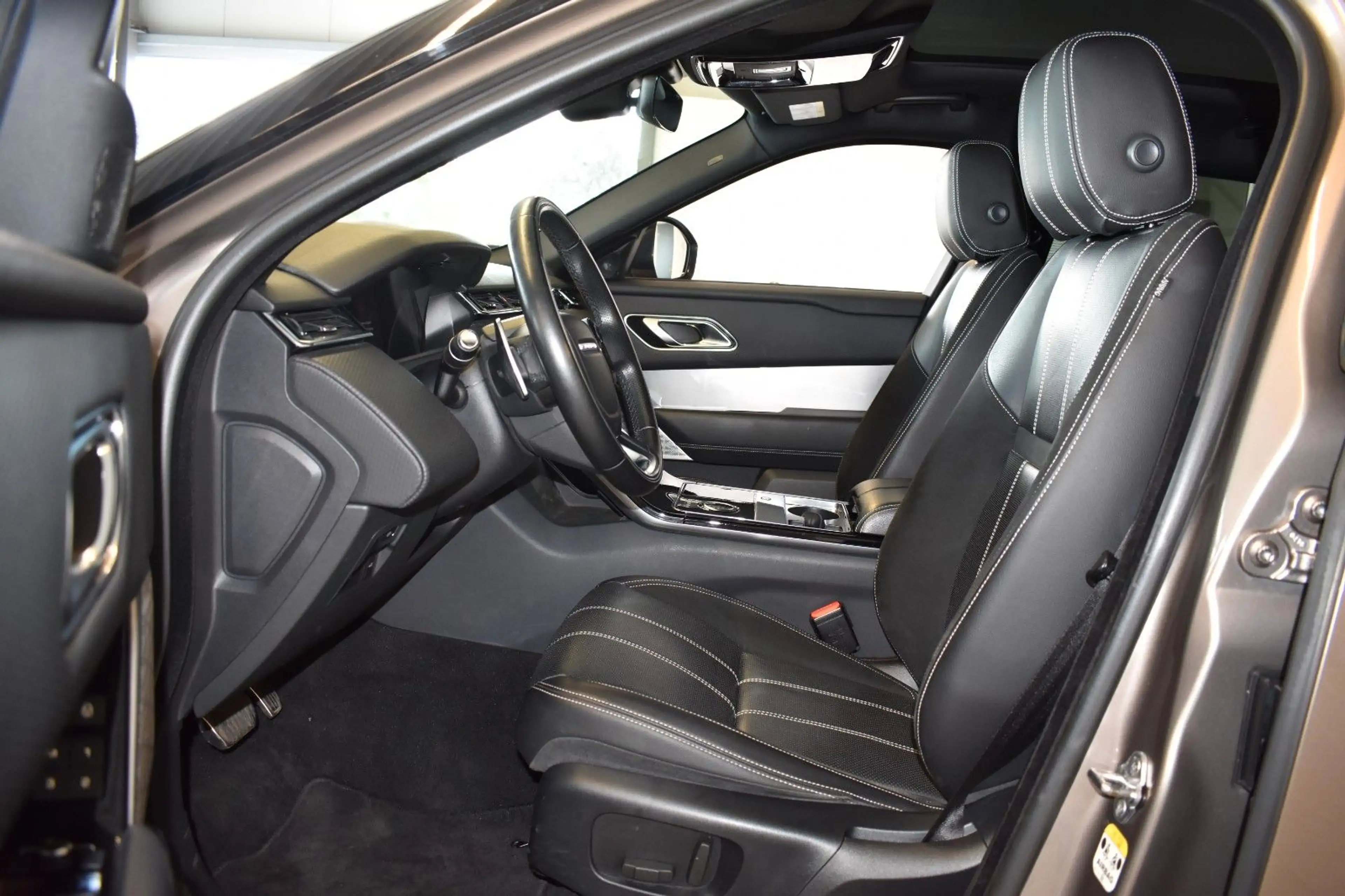 Land Rover Range Rover Velar R-Dynamic SE/LED/PANO/ — photo 14
