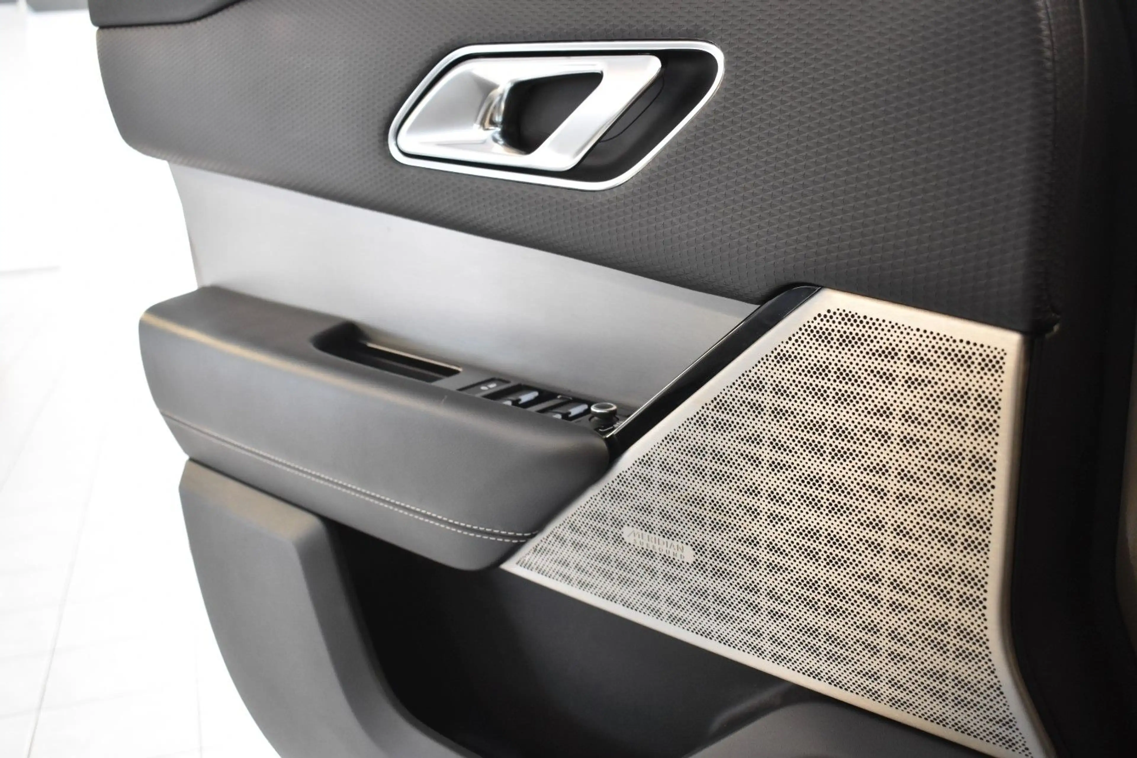 Land Rover Range Rover Velar R-Dynamic SE/LED/PANO/ — photo 15