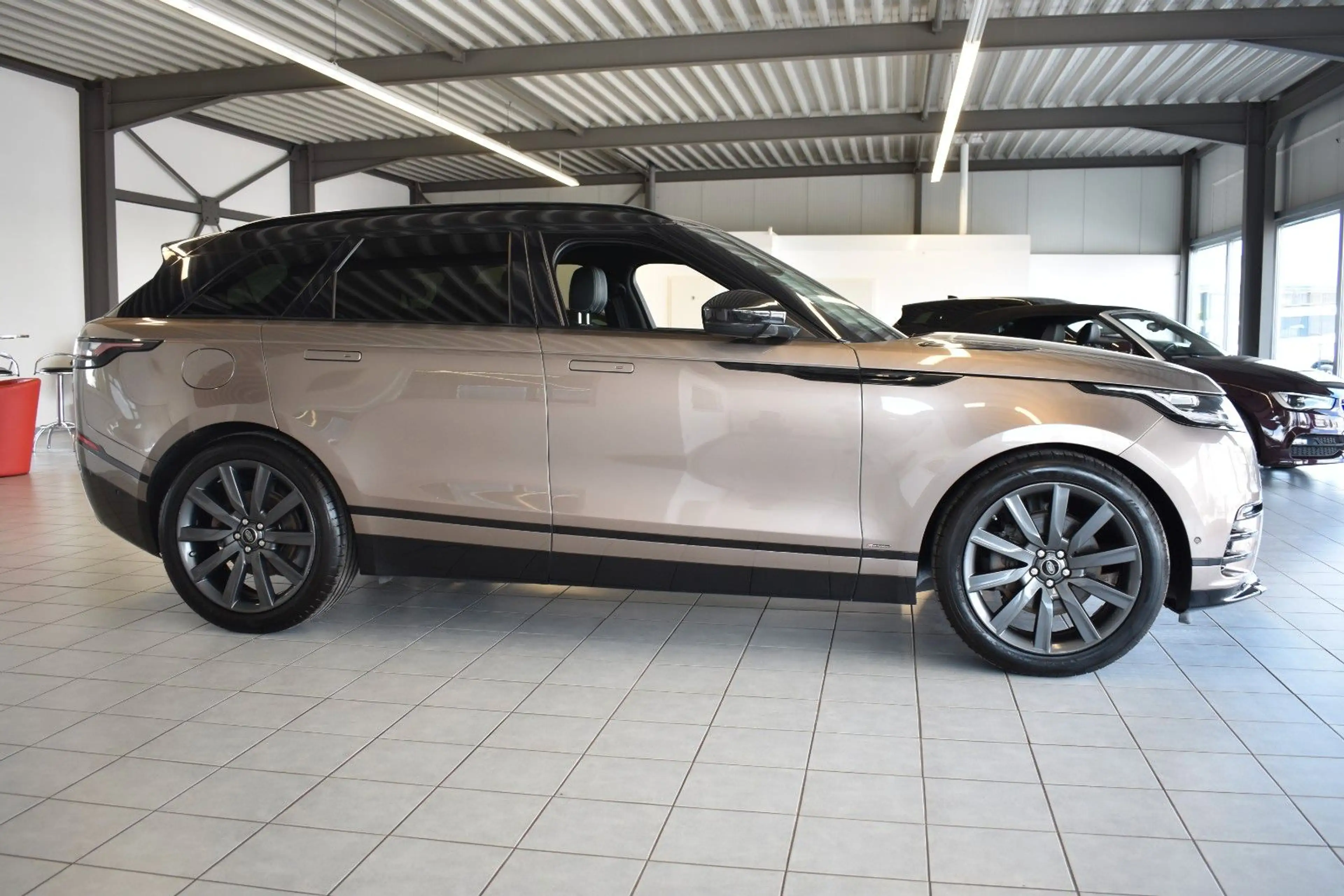 Land Rover Range Rover Velar R-Dynamic SE/LED/PANO/ — photo 9
