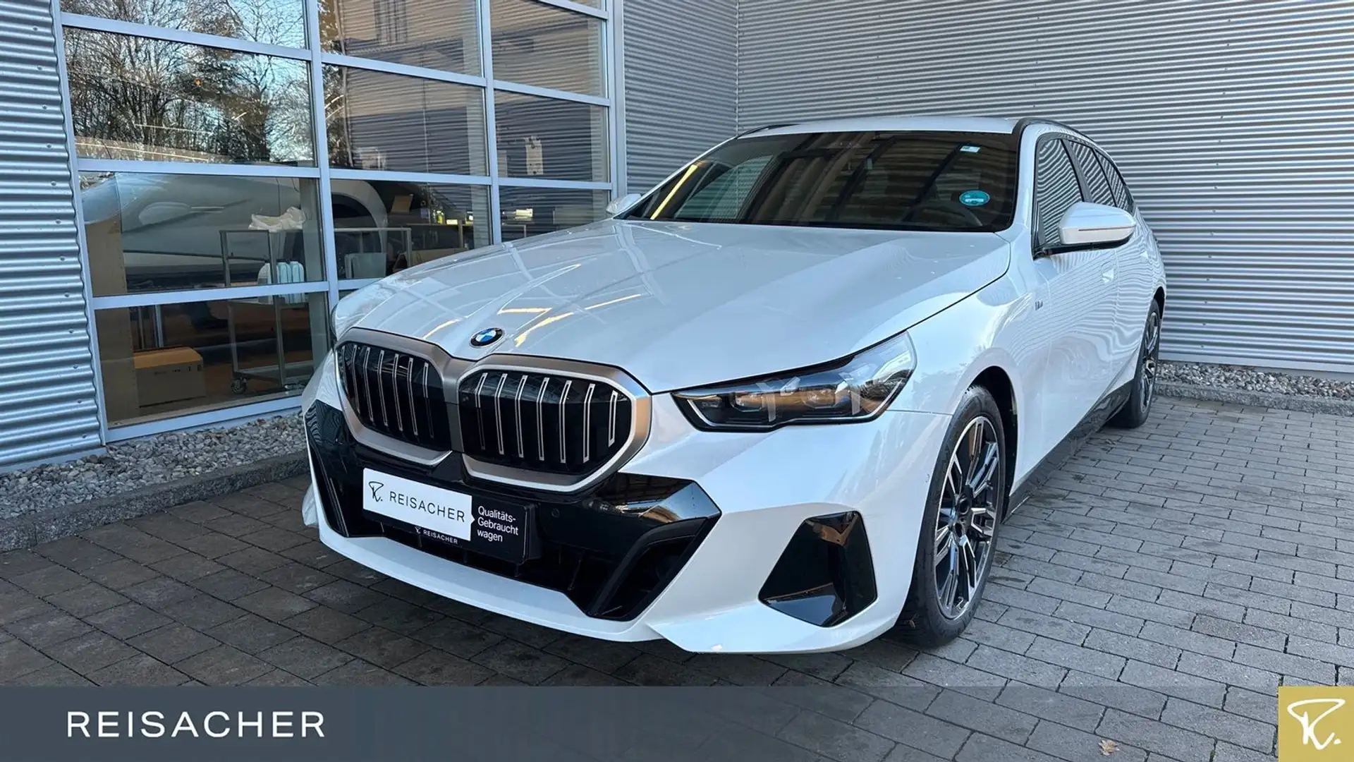 BMW 520 dA Touring M-Sport Navi 360° ACC AHK StdHzg Weiß - 1