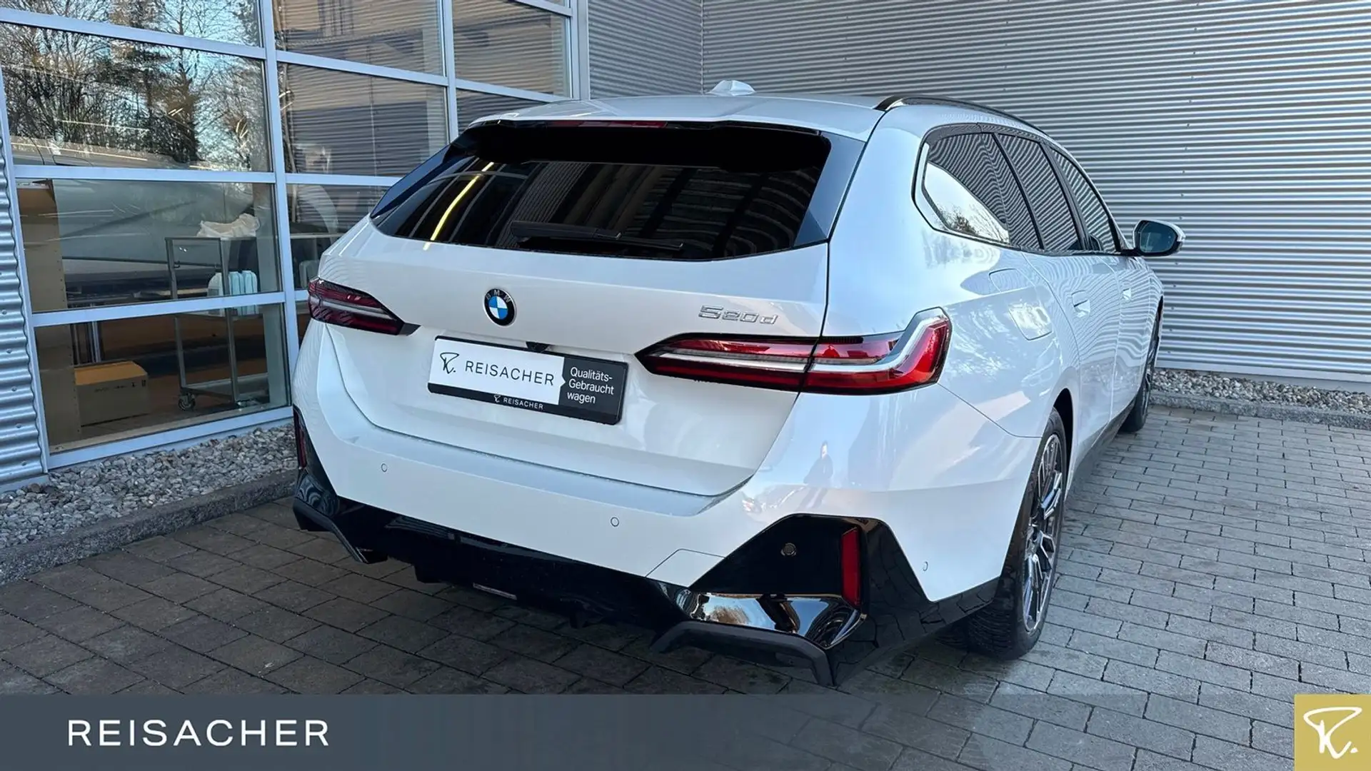BMW 520 dA Touring M-Sport Navi 360° ACC AHK StdHzg Weiß - 2