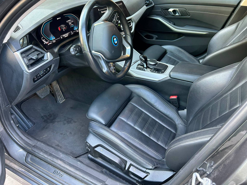 BMW 320 Touring 320eXA PHEV — photo 15