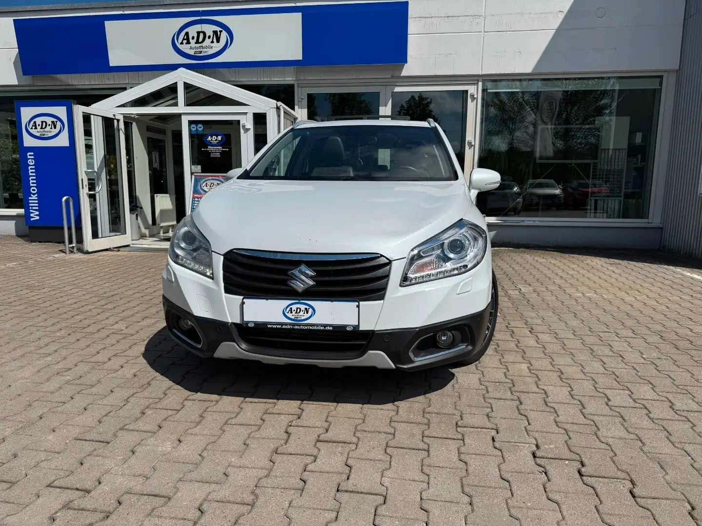 Suzuki SX4 S-Cross 1.6 DDiS  Leder*Pano*Navi*Kamera*Xen Weiß - 1