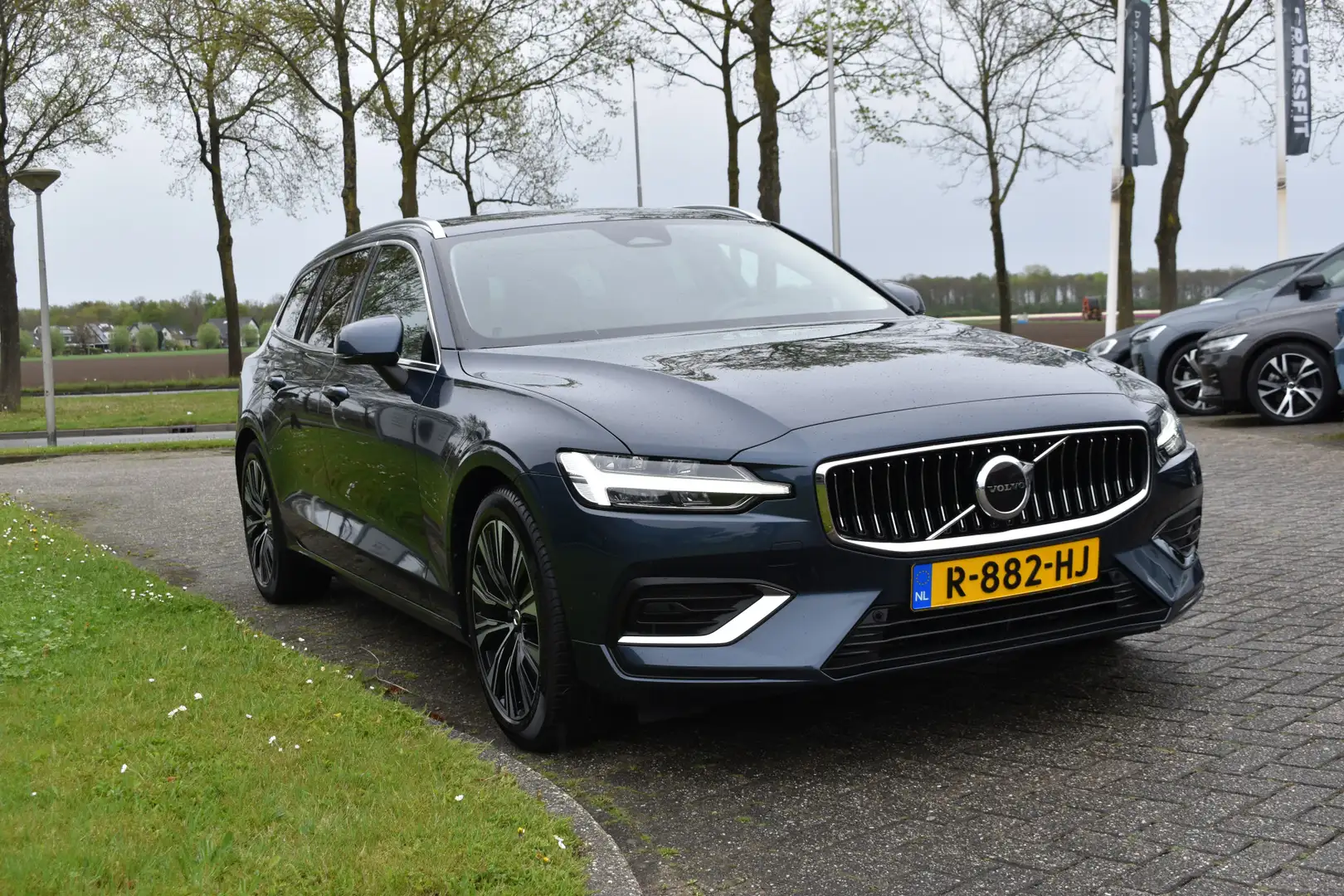 Volvo V60 B3 177PK Automaat Plus Bright | Leder | Stoel/Stuu Blauw - 2