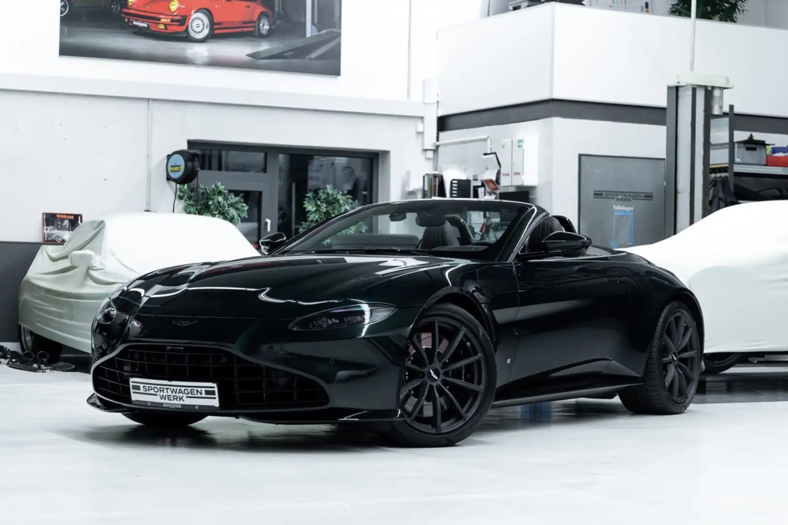 Aston Martin V8 Roadster I B&0 I 360° I 1. Hd I BRD Зелений - 1