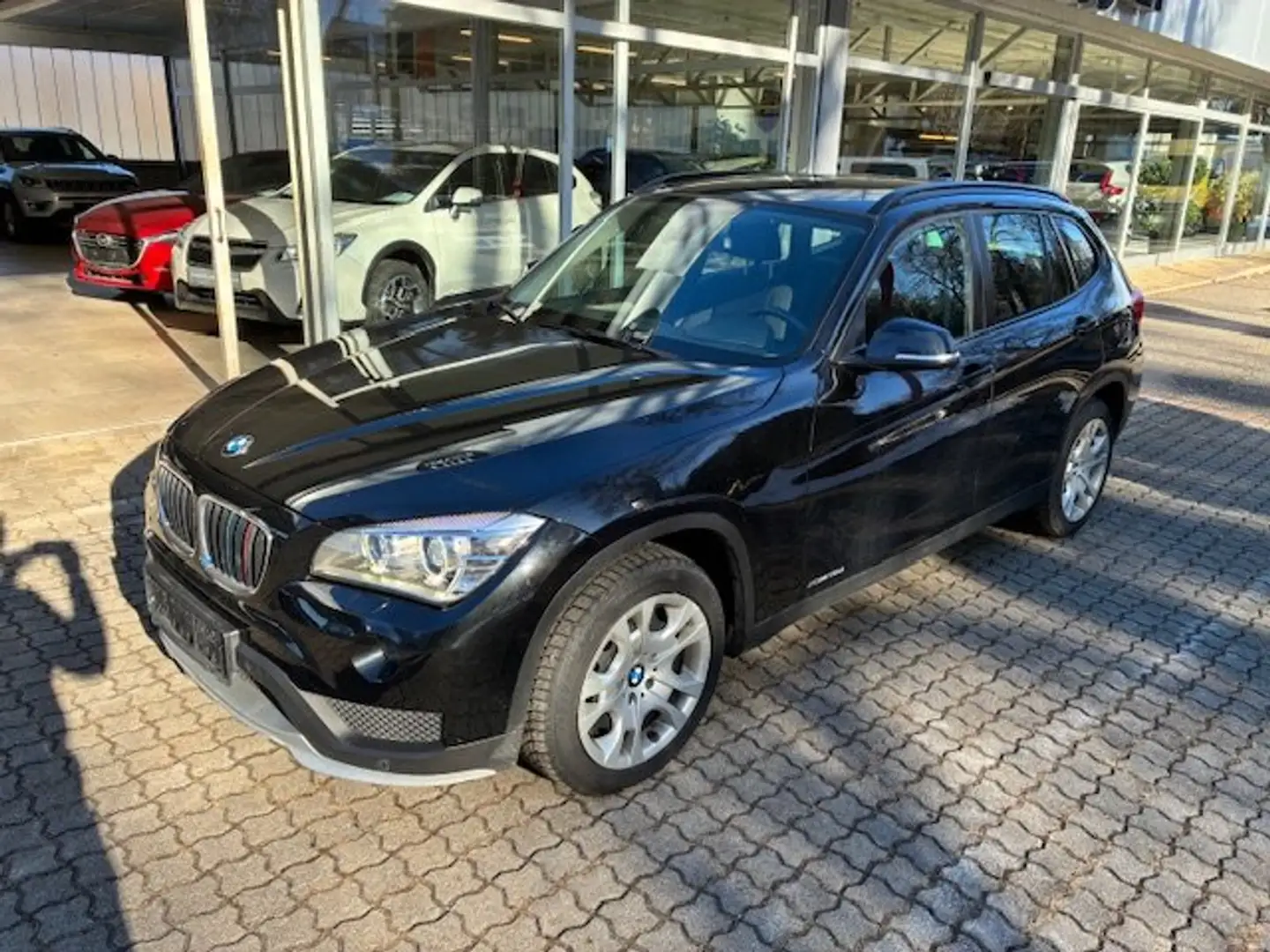 BMW X1 18 d xDrive Automatik *SZH*AAC*FSE*XENON* Schwarz - 2