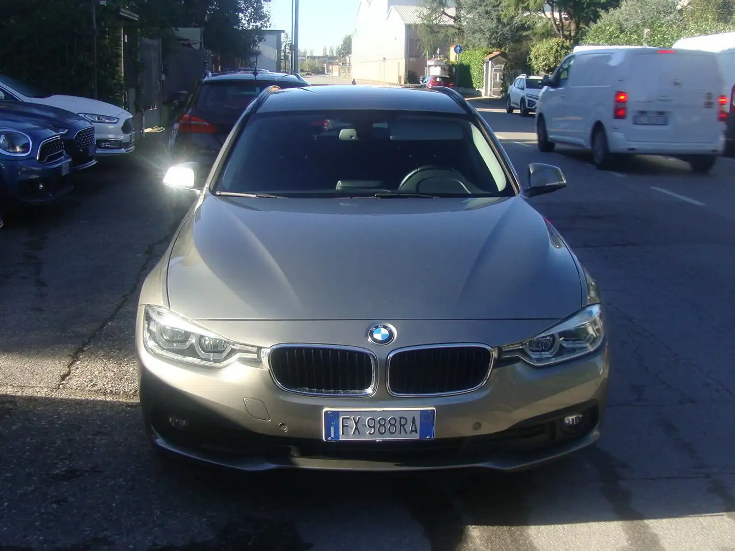 BMW 320 d Touring Business Advantage auto euro 6 d-temp Grigio - 1