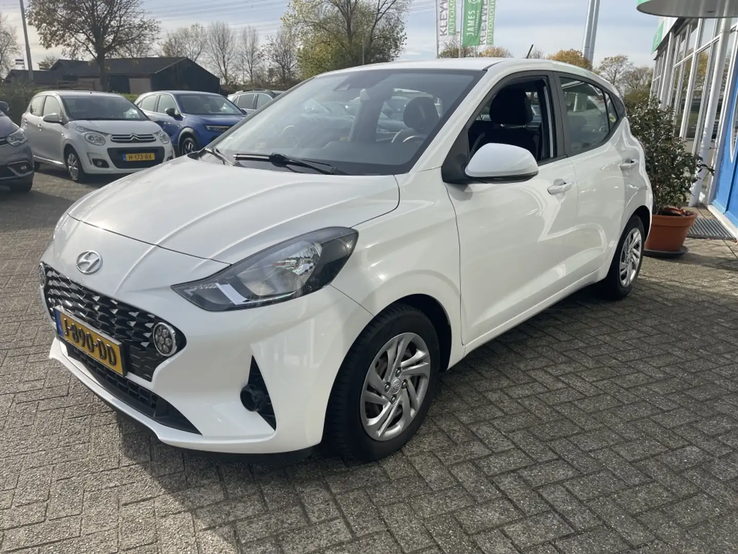 Hyundai i10 1.0 Comfort, Nav, Carplay, Camera, Trekhaak Wit - 2