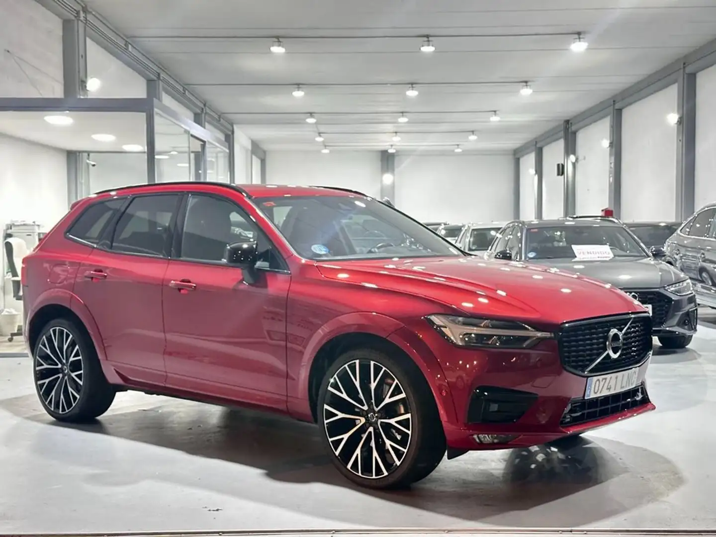 Volvo XC60 2.0 B5 D AWD RDesign Auto Rojo - 2