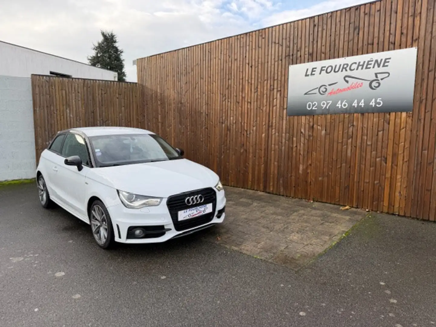 Audi A1 1.2 TFSI 86CH S LINE Blanc - 1