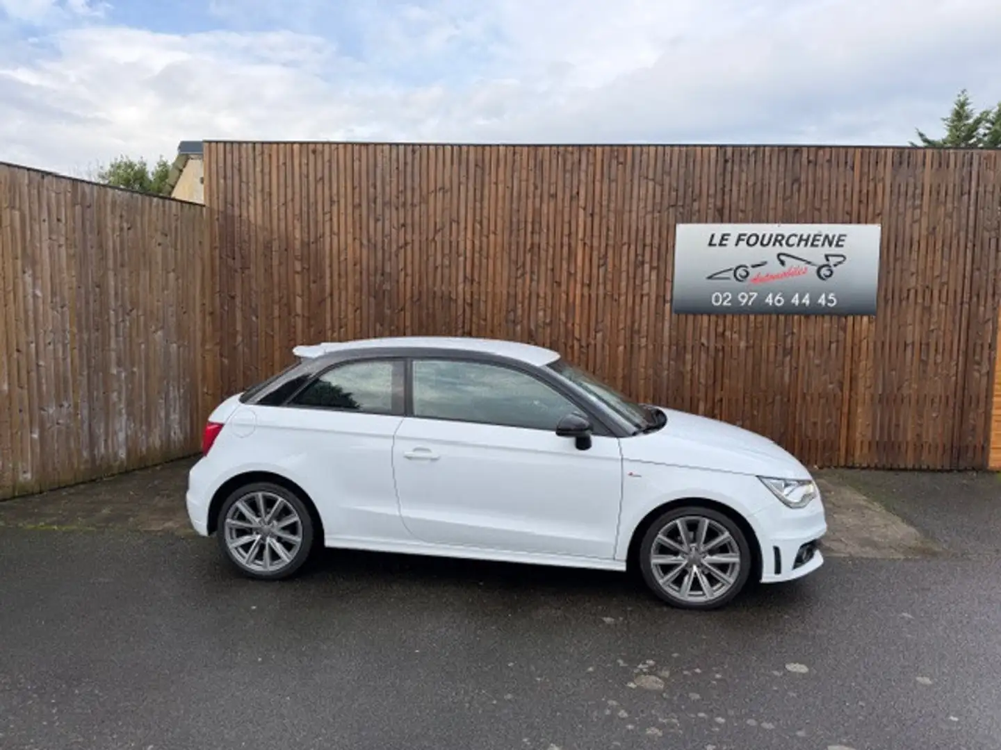 Audi A1 1.2 TFSI 86CH S LINE Blanc - 2