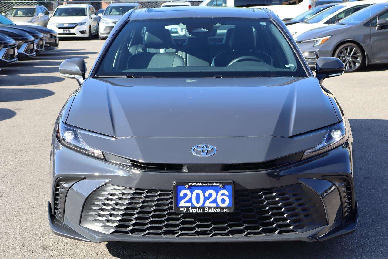 2026 Toyota Camry SE — снимка 1