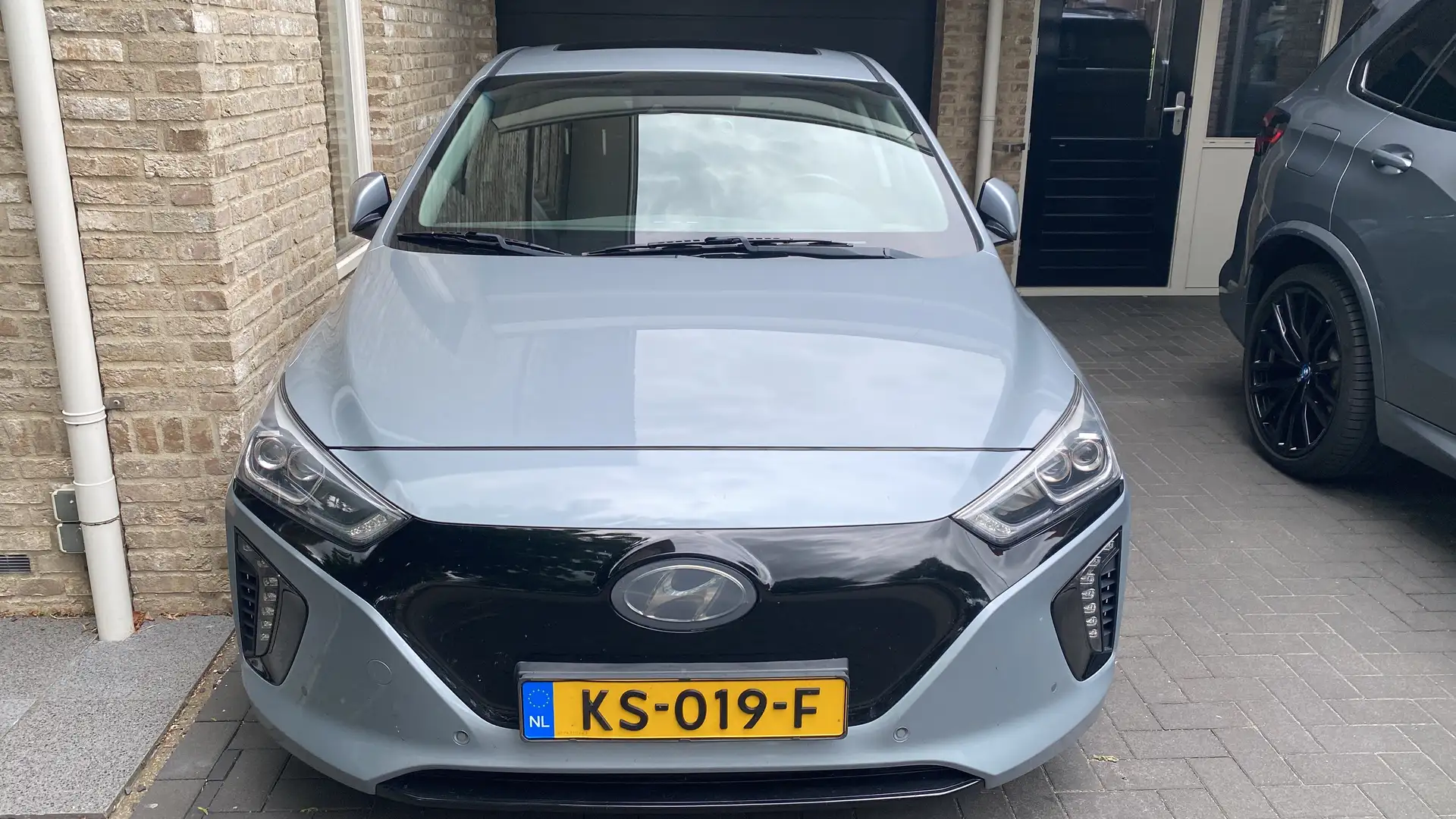Hyundai IONIQ Premium EV Grijs - 2