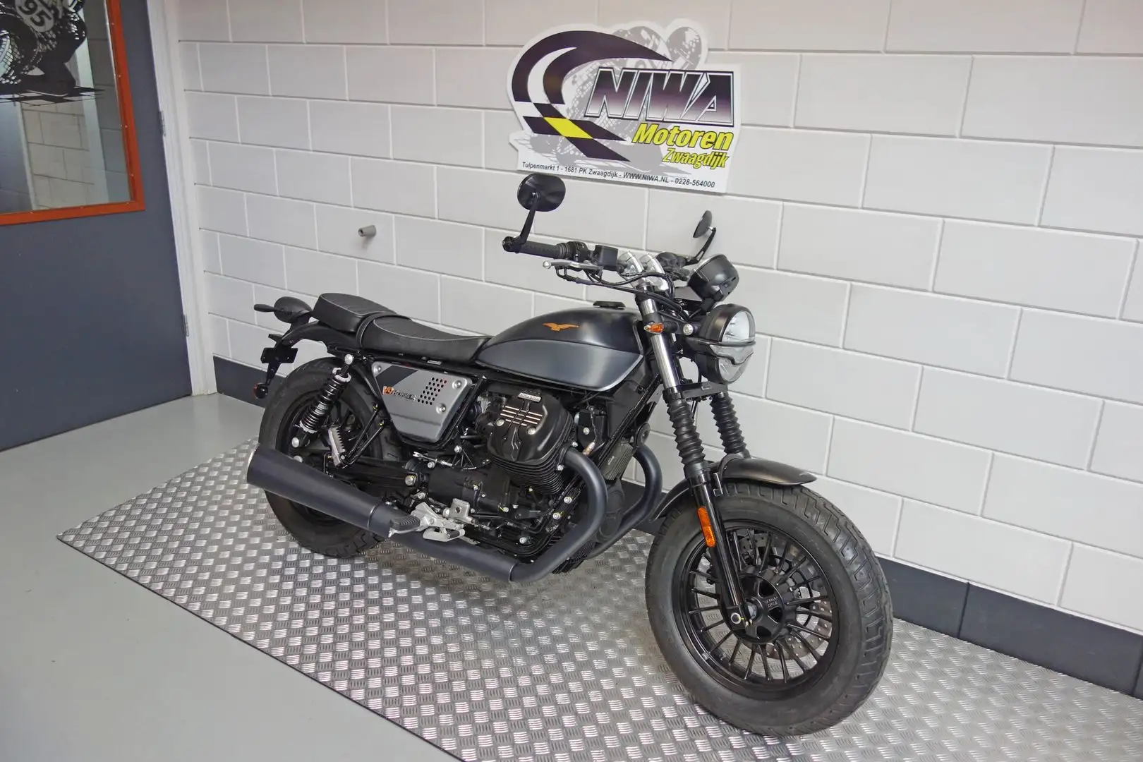 Moto Guzzi V 9 BOBBER Negru - 2
