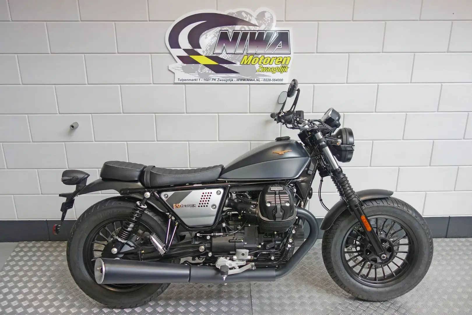 Moto Guzzi V 9 BOBBER Negru - 1