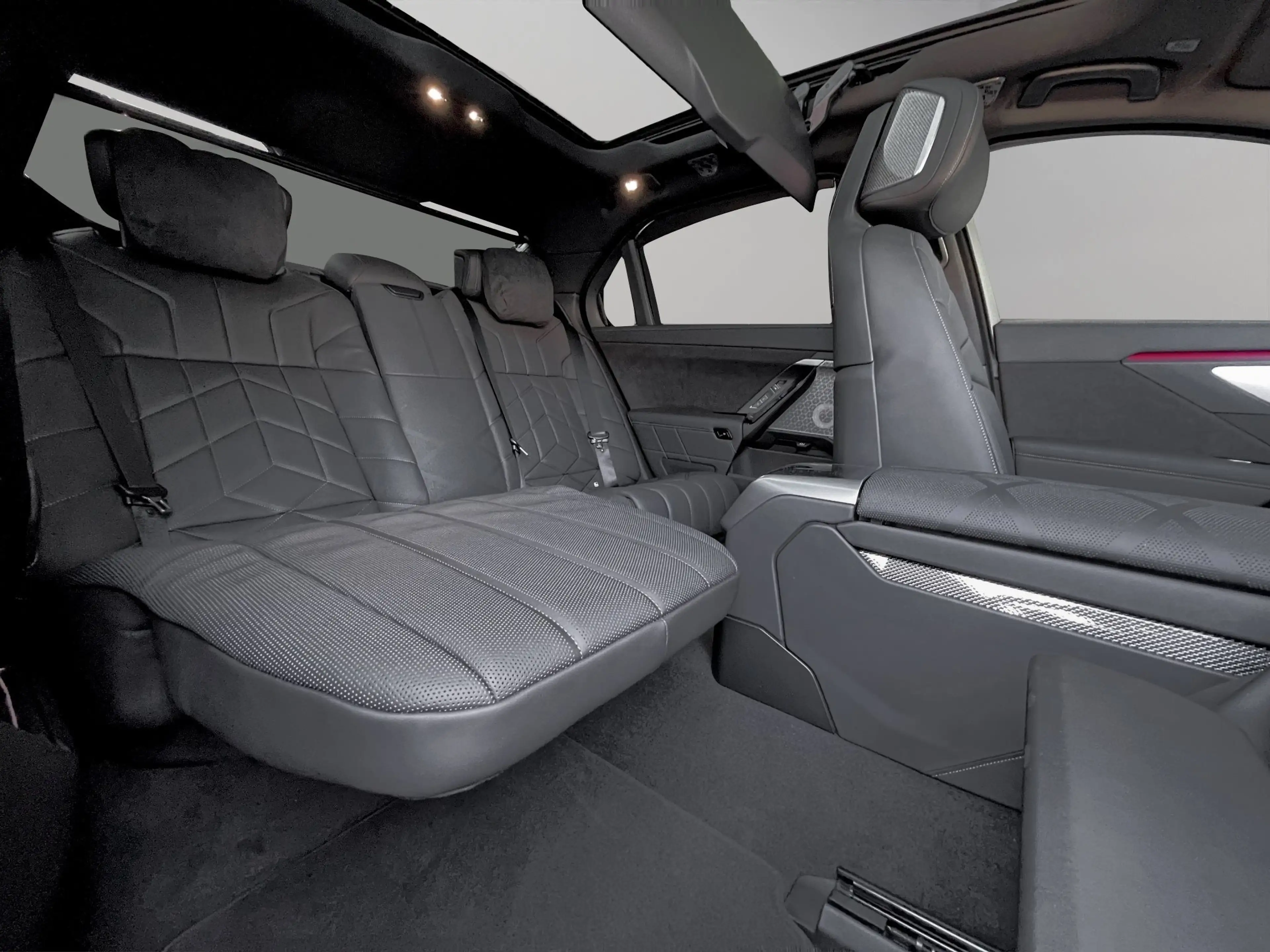 BMW i7 xDrive60 — photo 13