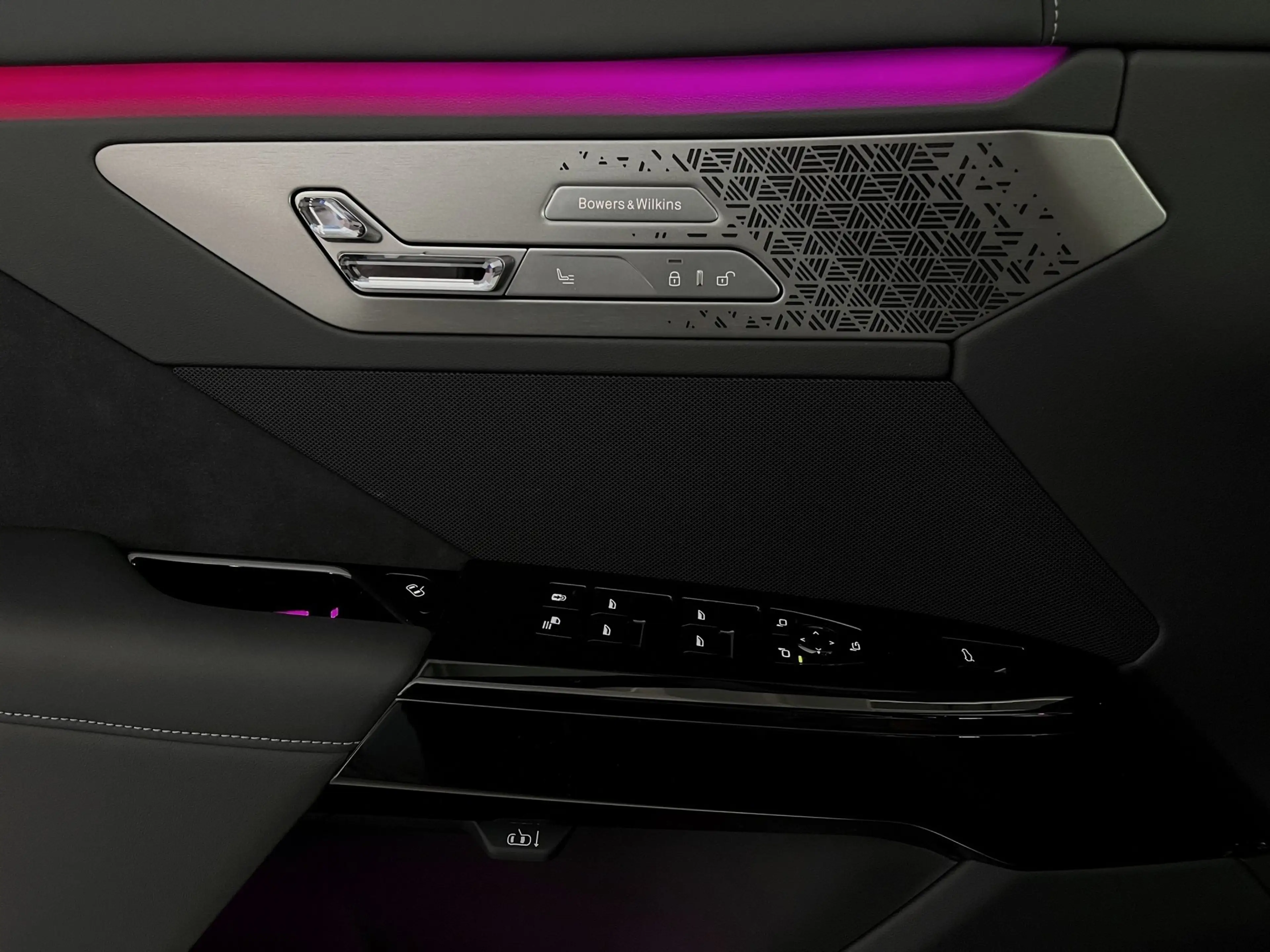 BMW i7 xDrive60 — photo 14