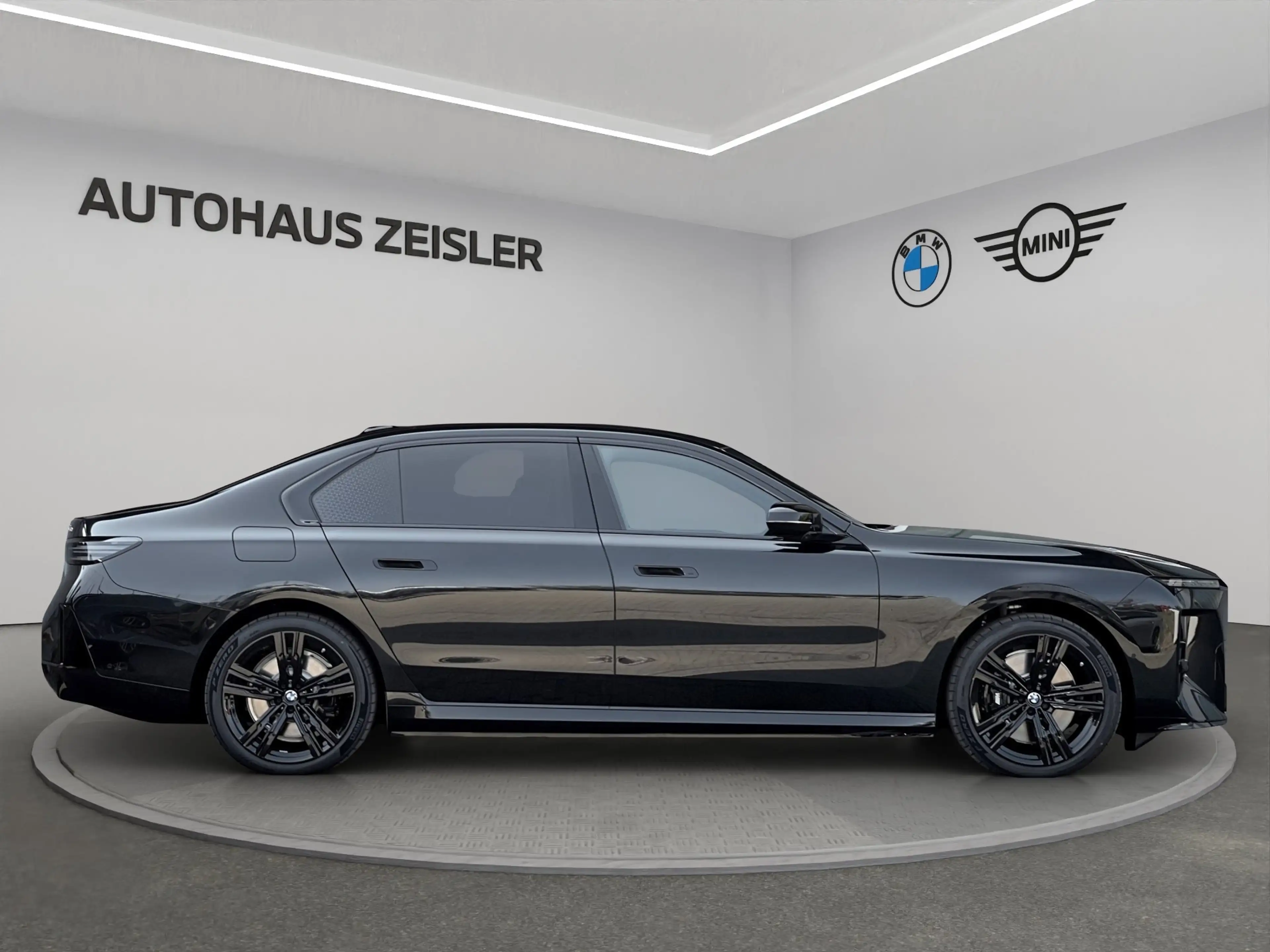 BMW i7 xDrive60 — photo 3