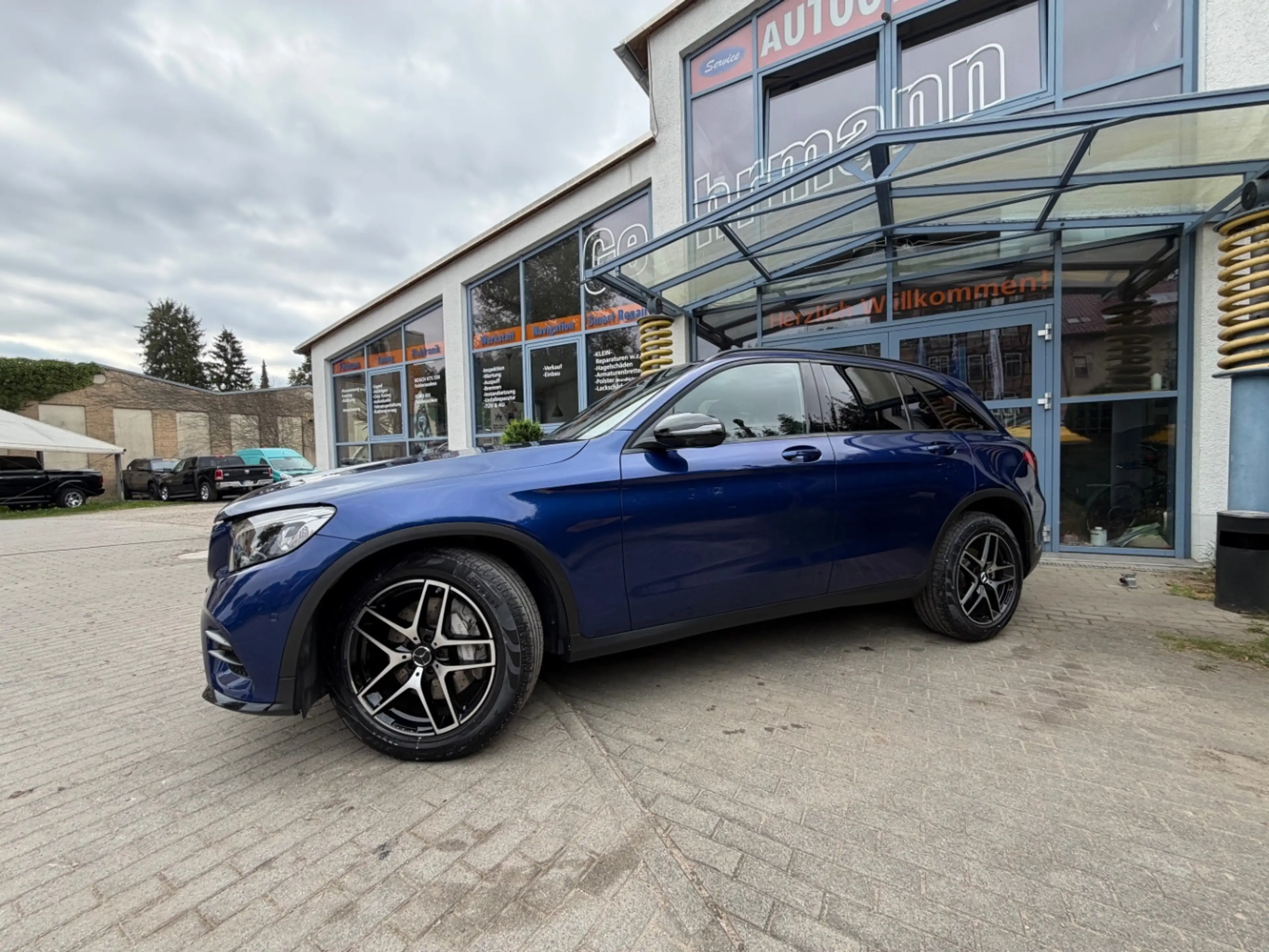 Mercedes-Benz GLC 250 4 Matic AMG Line AHK 360° Burmester — photo 2