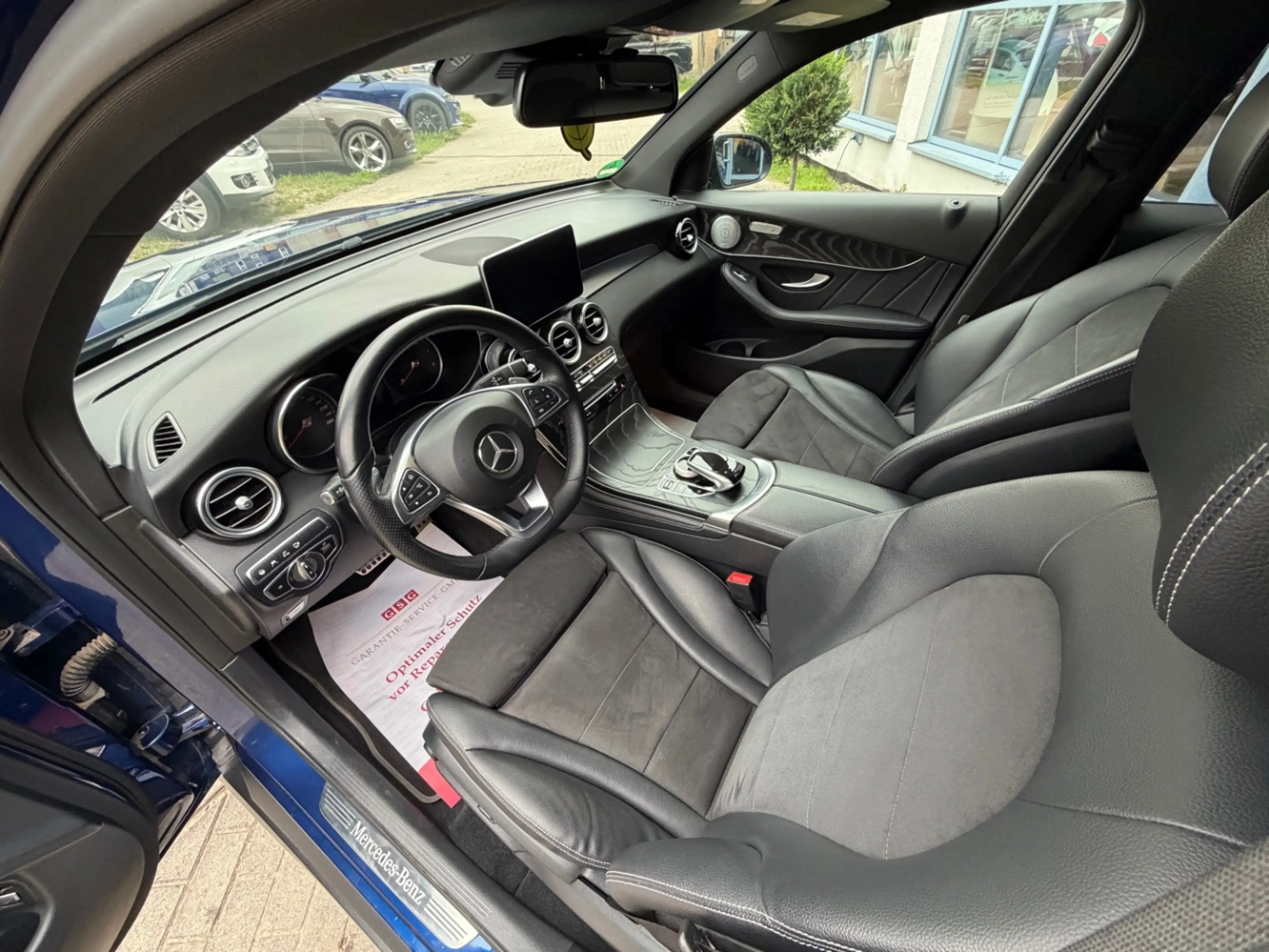 Mercedes-Benz GLC 250 4 Matic AMG Line AHK 360° Burmester — photo 11