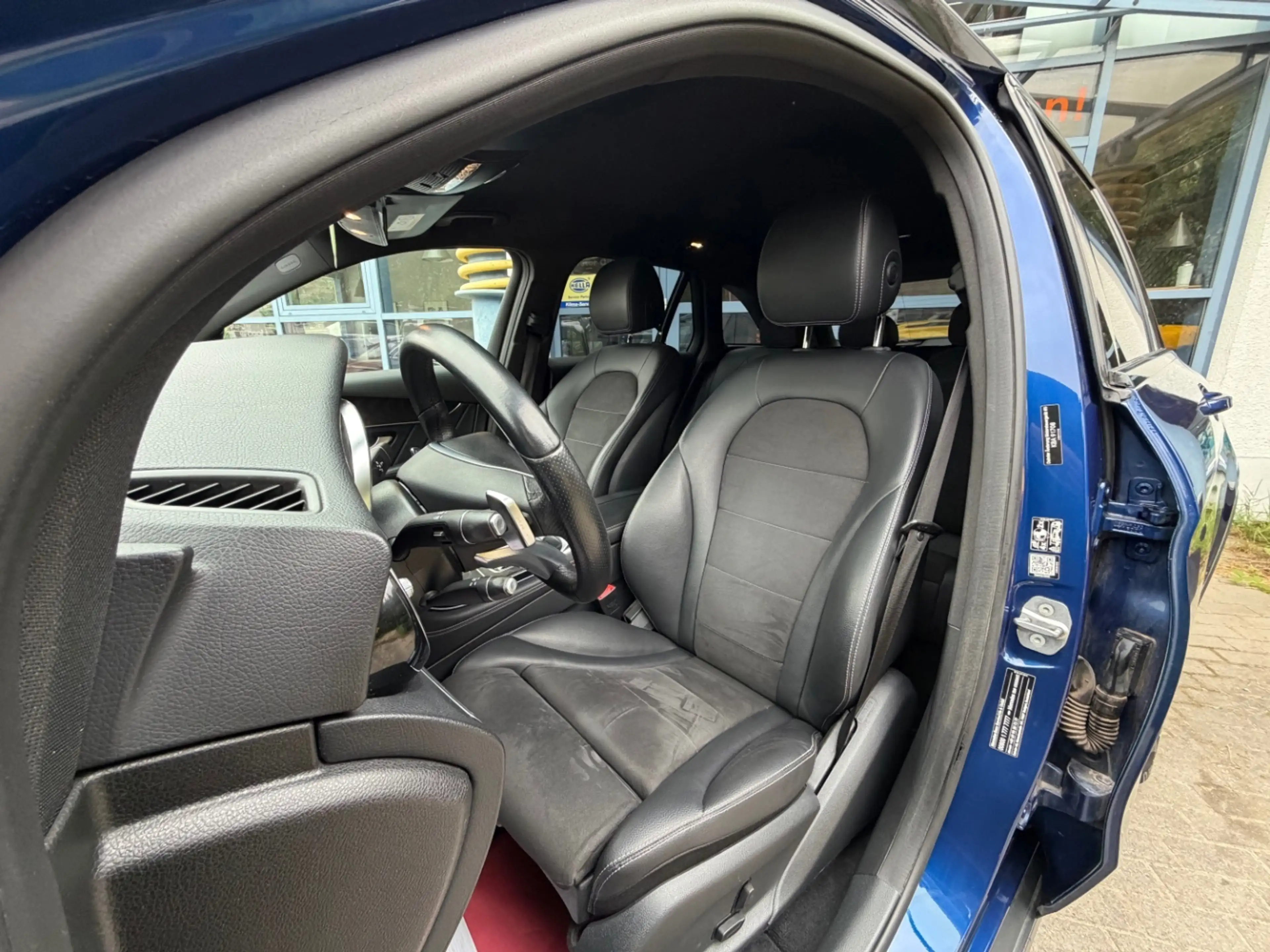 Mercedes-Benz GLC 250 4 Matic AMG Line AHK 360° Burmester — photo 12