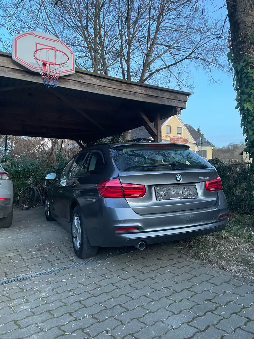 BMW 318 318d Touring Aut. - 1