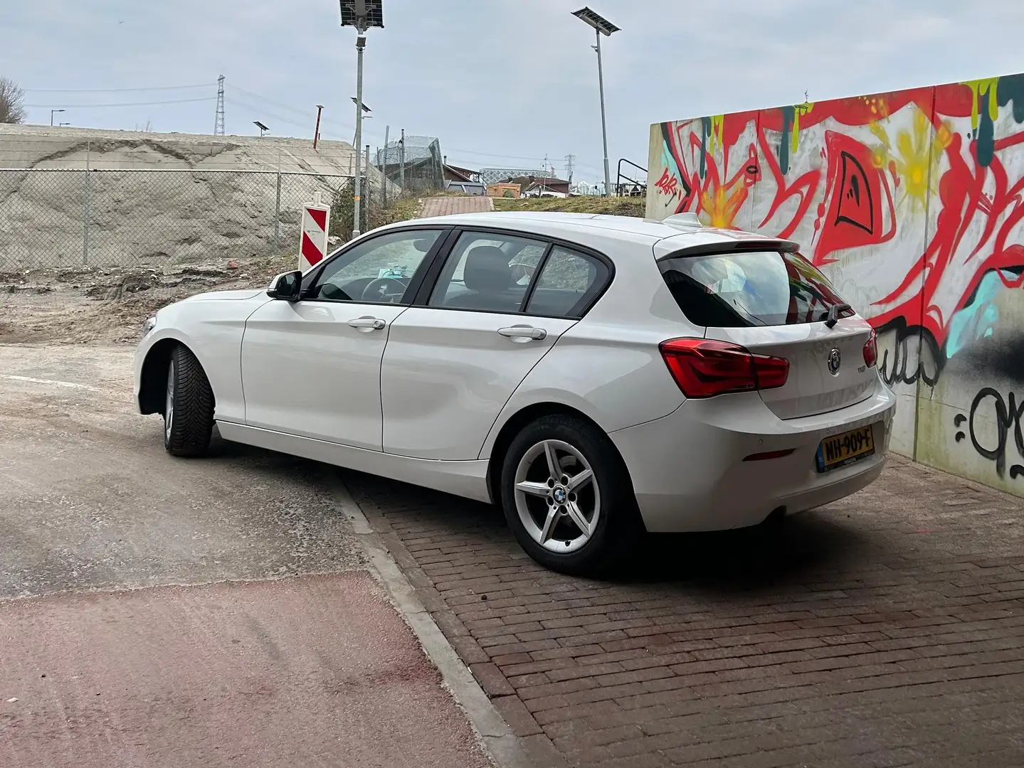 BMW 118 118i Cent Exe (F20 LCI) Wit - 2