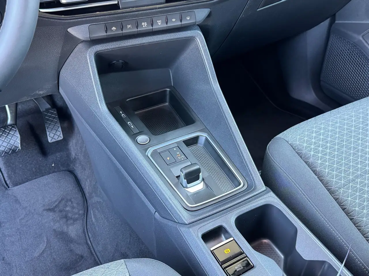 Ford Grand Tourneo 2026 — фото 14