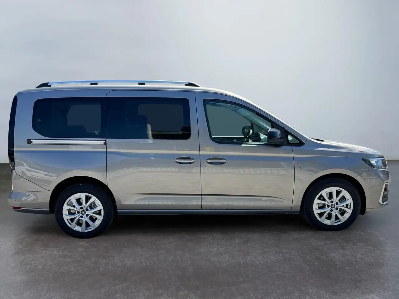 Ford Grand Tourneo 2026 — фото 6
